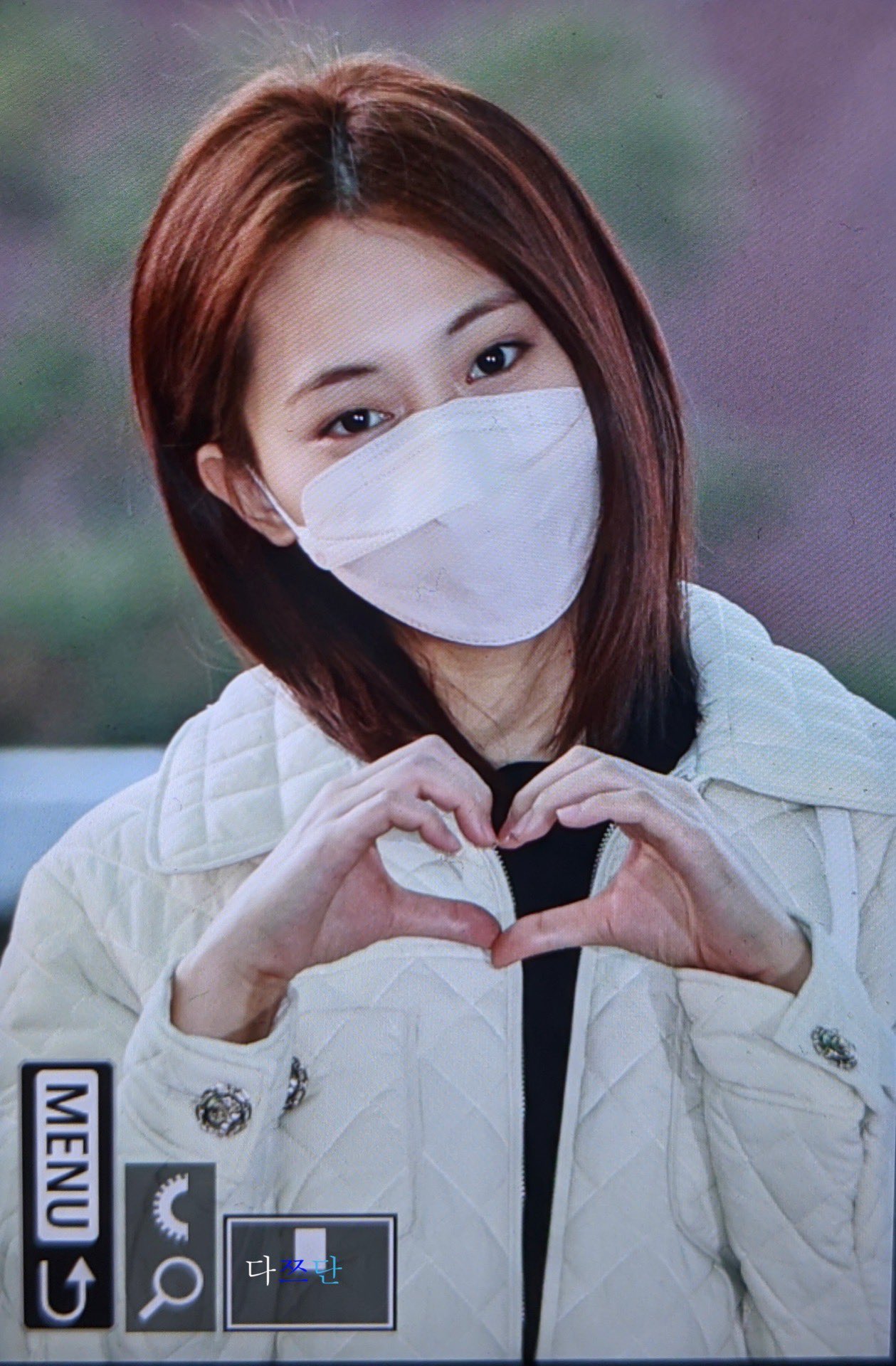 Tzuyu-2022-02-13-ICN-to-LAX-Airpot-6.jpg