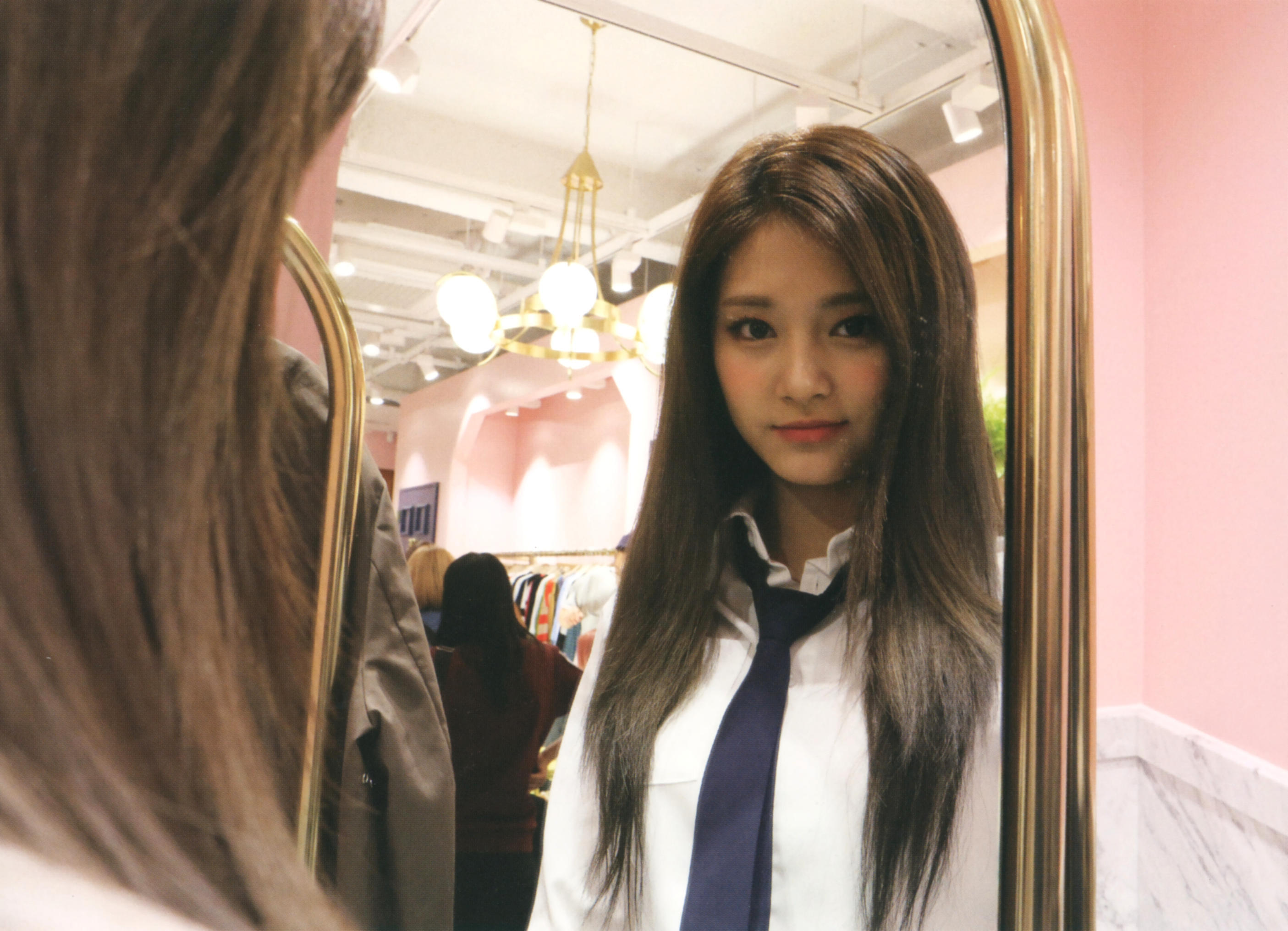 Twice 'Signal' era Tzuyu-School-costume-outfit-00.jpg