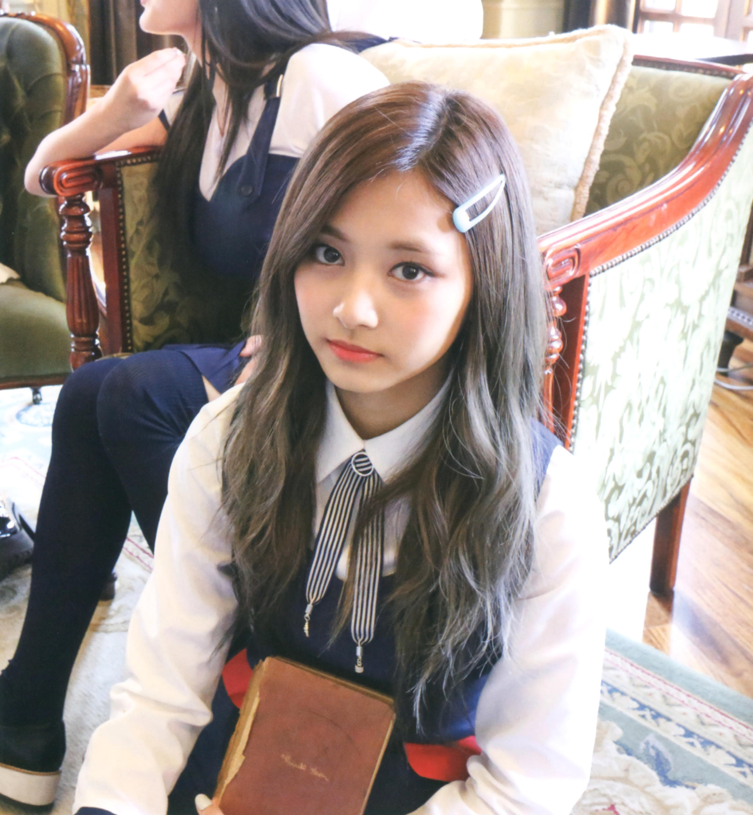 Twice 'Signal' era Tzuyu-School-costume-outfit-01.jpg