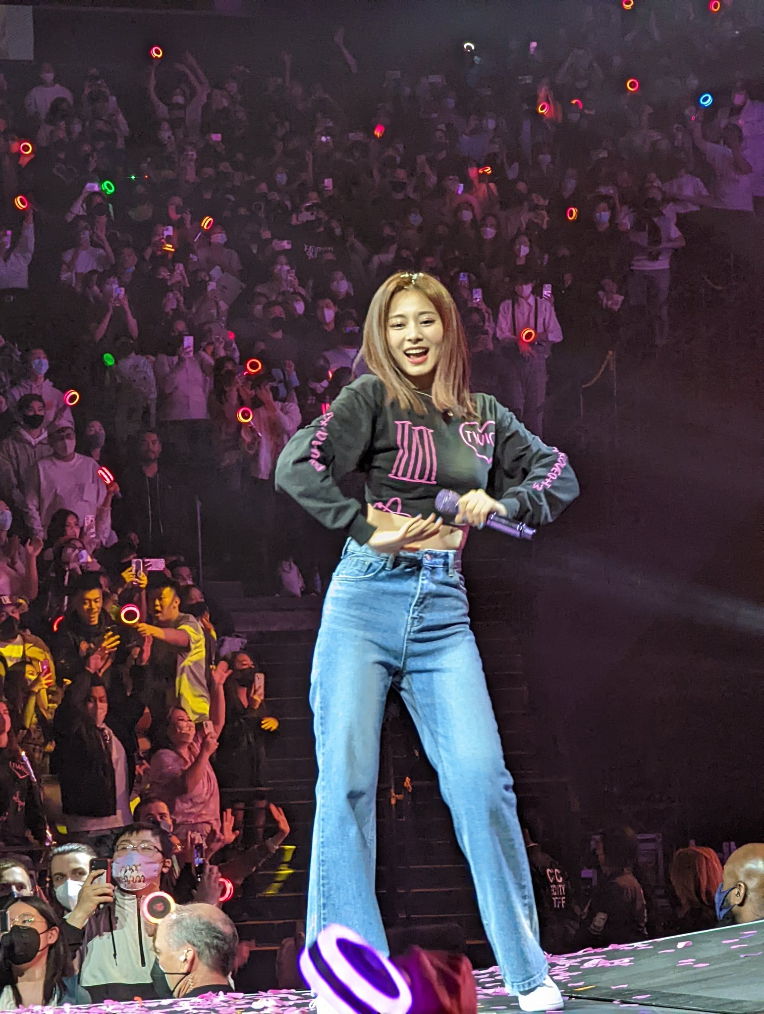 Oakland-Tzuyu-feb-19-2022-twice-encore-stage.jpg