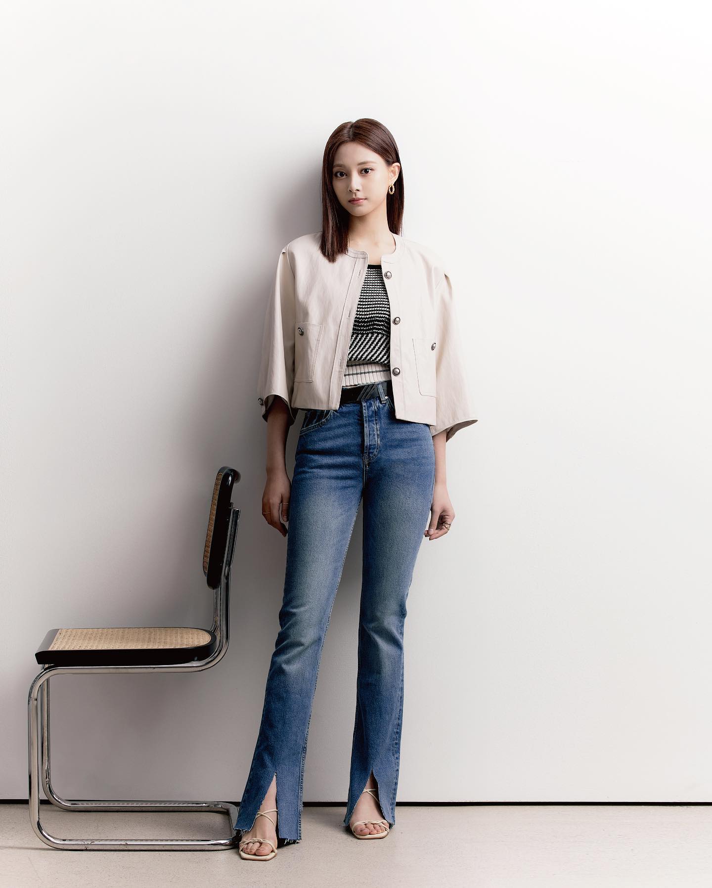 Spring-Summer-Woman-Short-Jacket-Outfit-Zooc-Tzuyu-A.jpg