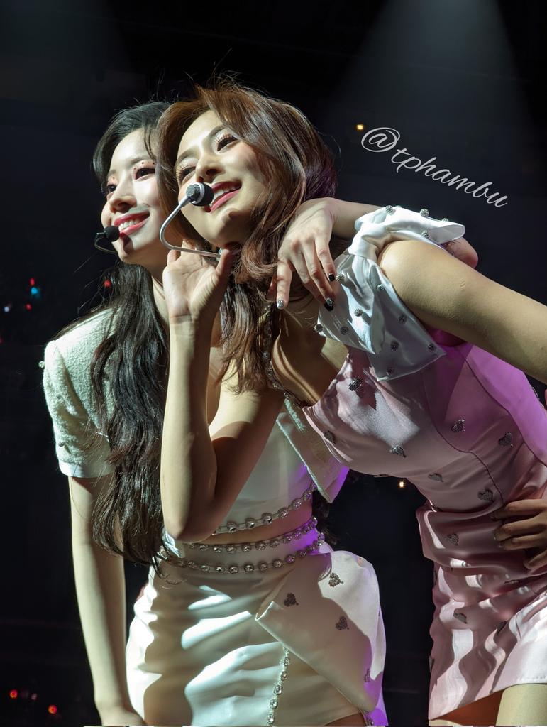 Tzuyu-(30)-Twice-In-New-York-2022-4th-tour.jpg