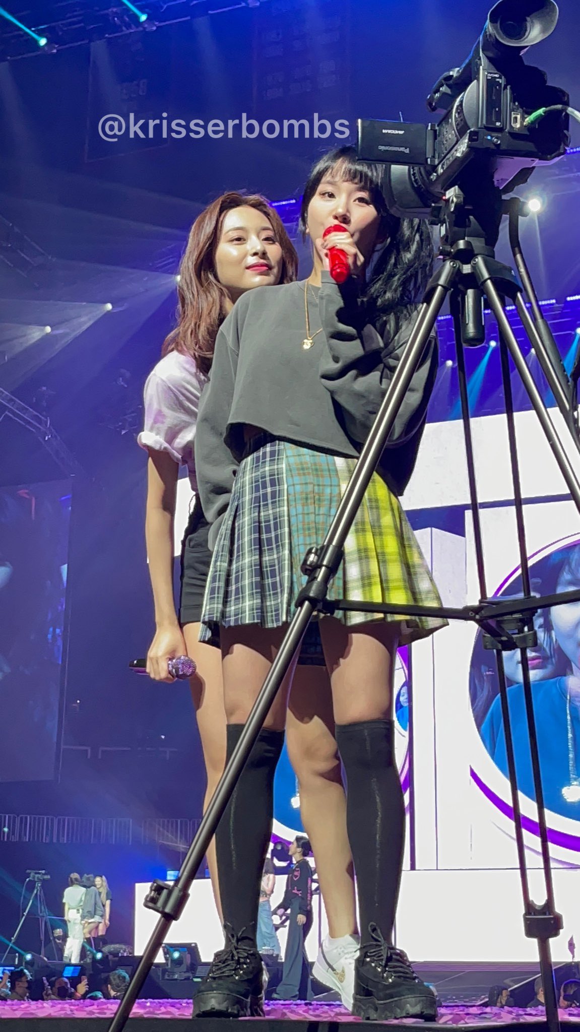 Tzuyu-(37)-Twice-In-New-York-2022-4th-tour-ChaeYu-Chaeyoung.jpg