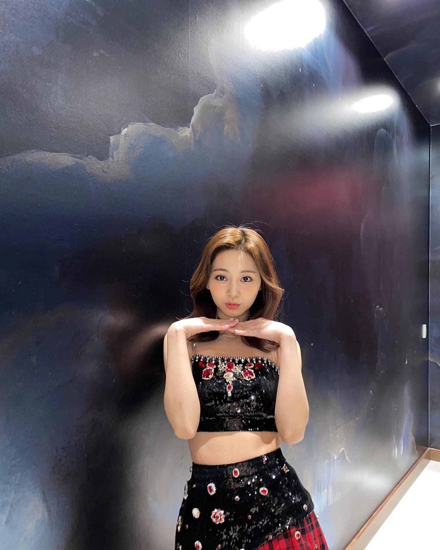 (Cute) Twice Tzuyu selfie @ New York UBS Arena.jpg