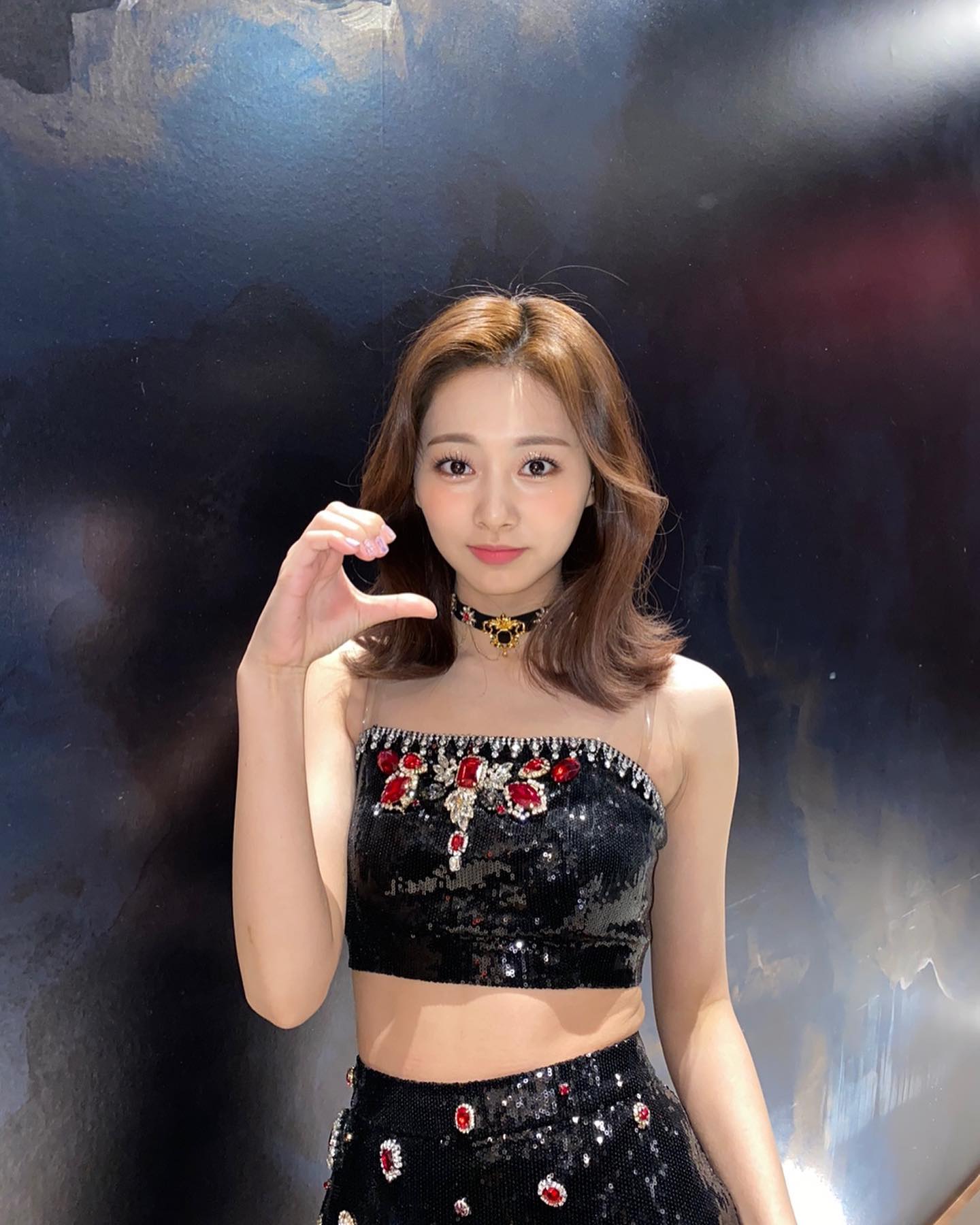 (Heart Gesture Half) Twice Tzuyu selfie @ New York UBS Arena.jpg