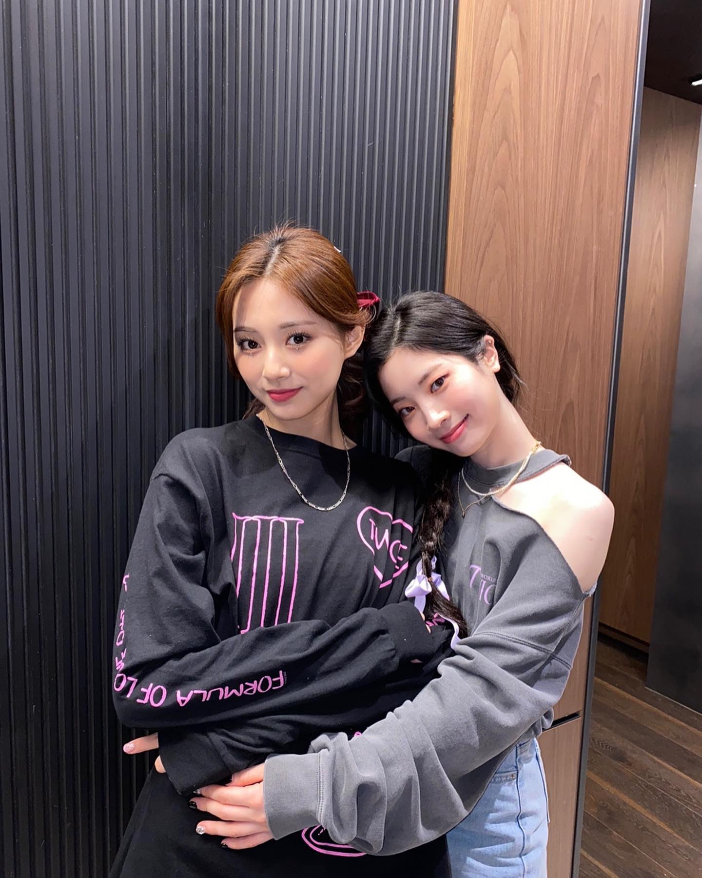 Datzu-Dahyun-Tzuyu-2022-Feb-US-Tour-4th-World-Tour-4.jpg