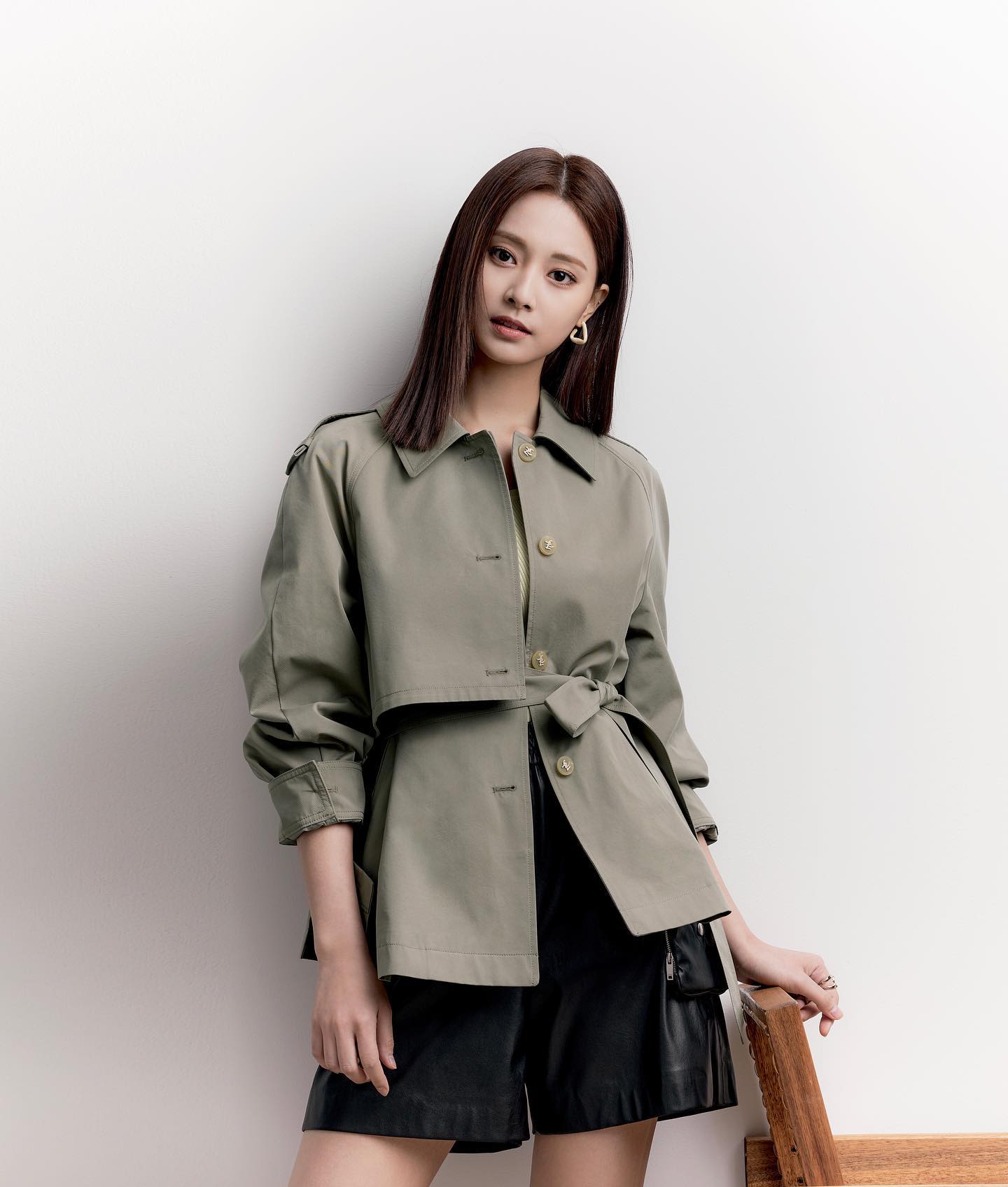 Sping 2022 belted half single trench coat (zooc x tzuyu).jpg