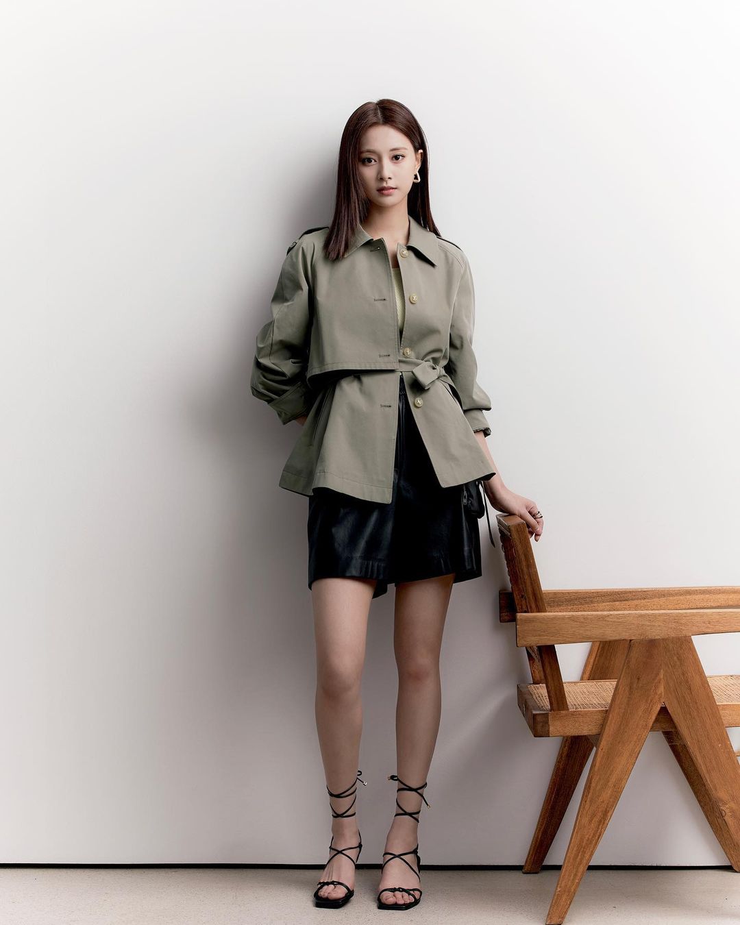 Sping 2022 belted half single trench coat (zooc x tzuyu full).jpg