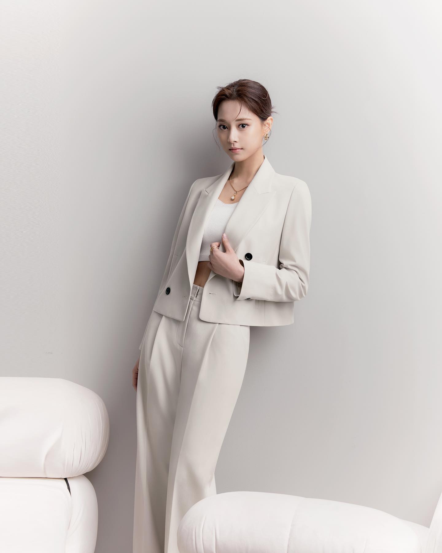 Spring 2022 Cream-Colored Half Office Lady Coat  (zooc x tzuyu) model 2.jpg