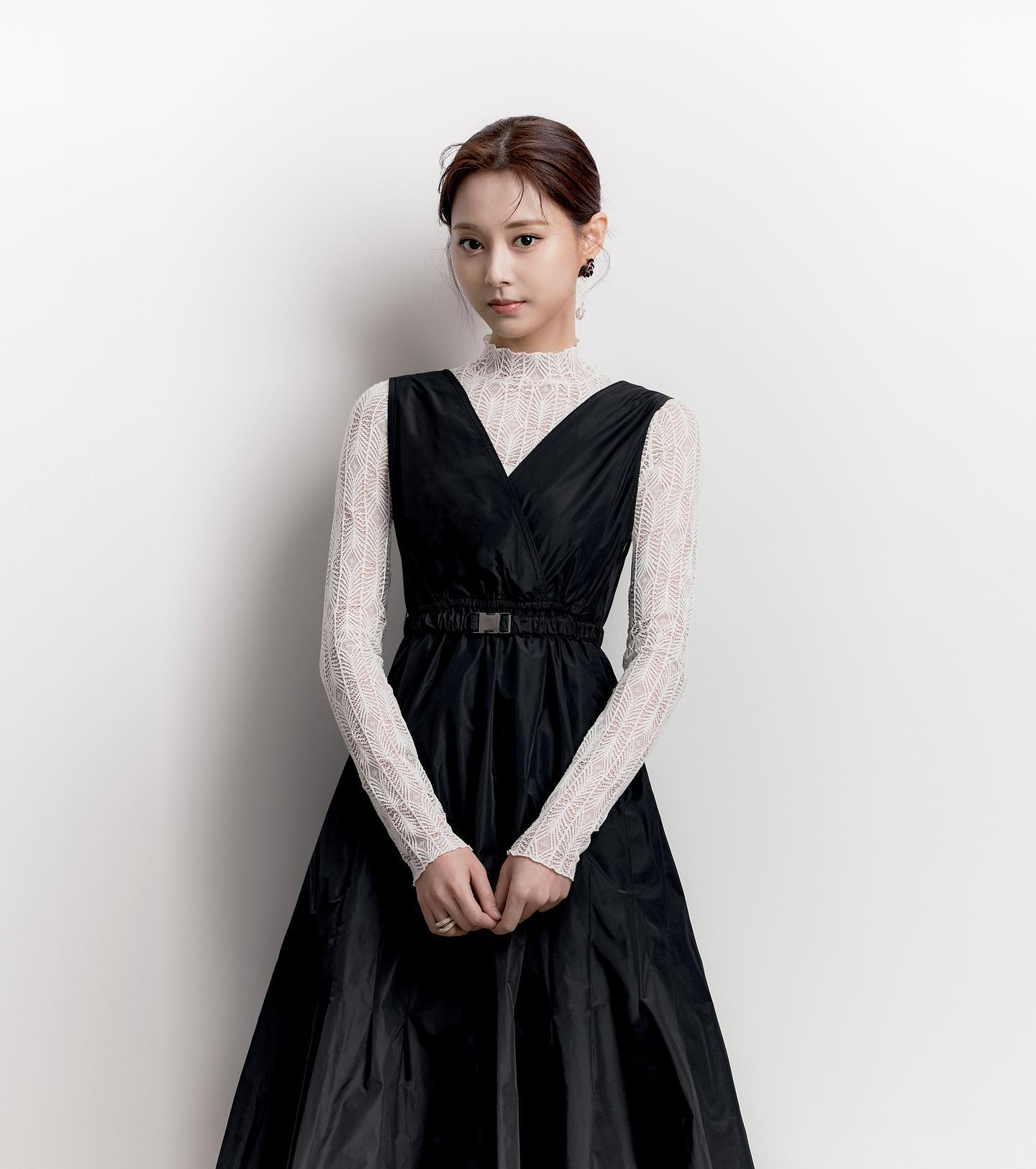 Spring 2022 Sleeveless V-Neck Layered Belted Dress (zooc x tzuyu full).jpg