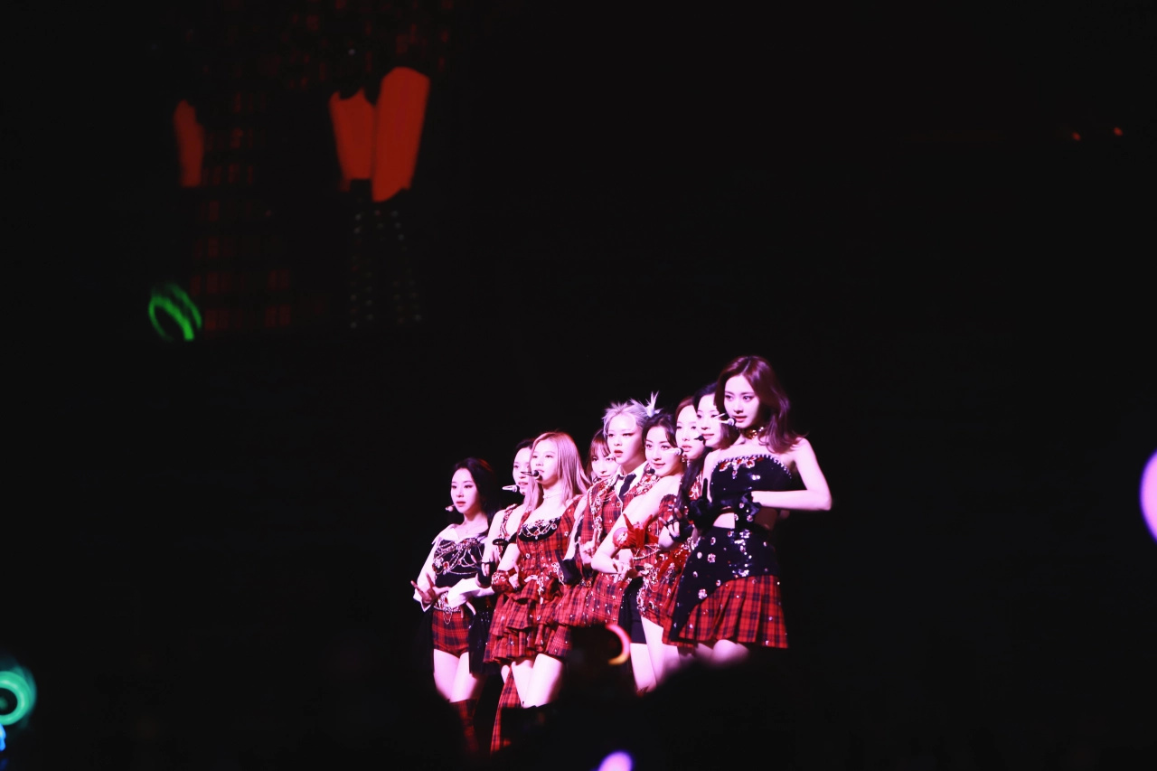 Twice-FANCY-ending-pose-2022-Feb.jpg