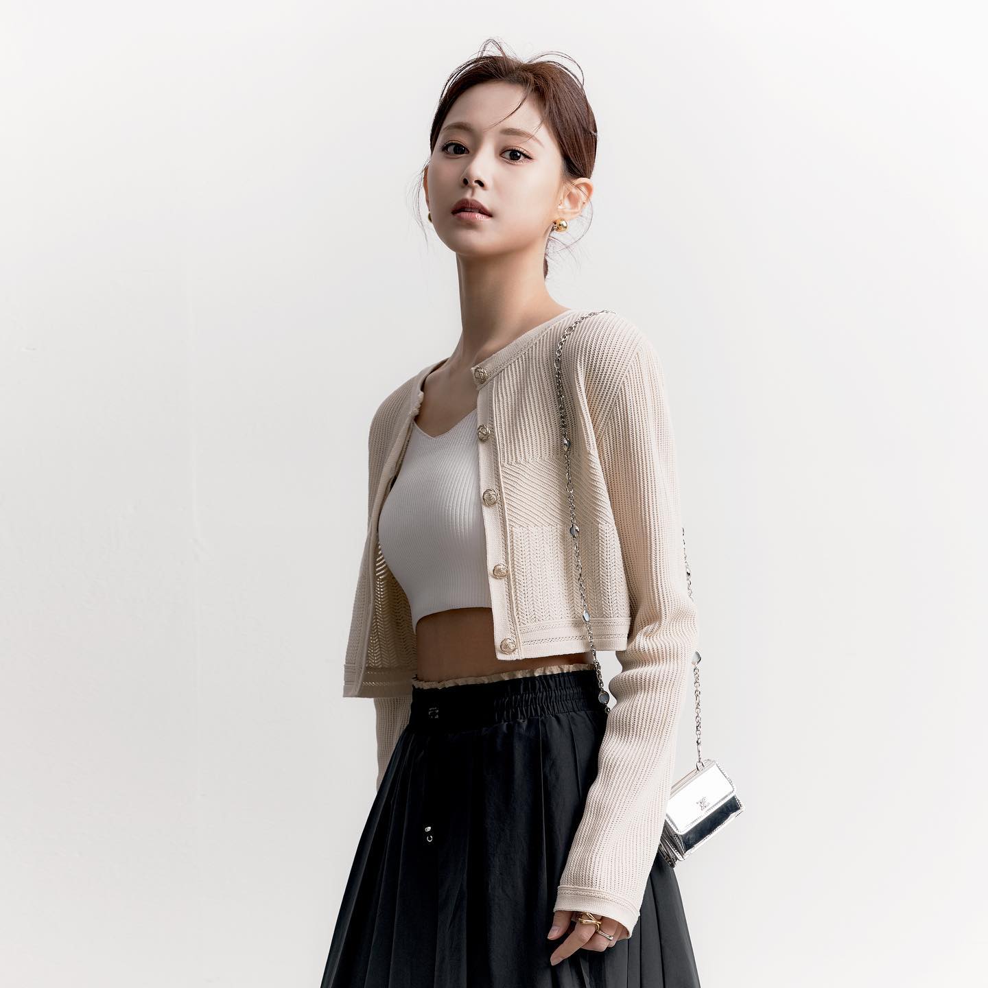 2022 Spring reversible cardigan cropped knit (Tzuyu x ZooC) 1.jpg