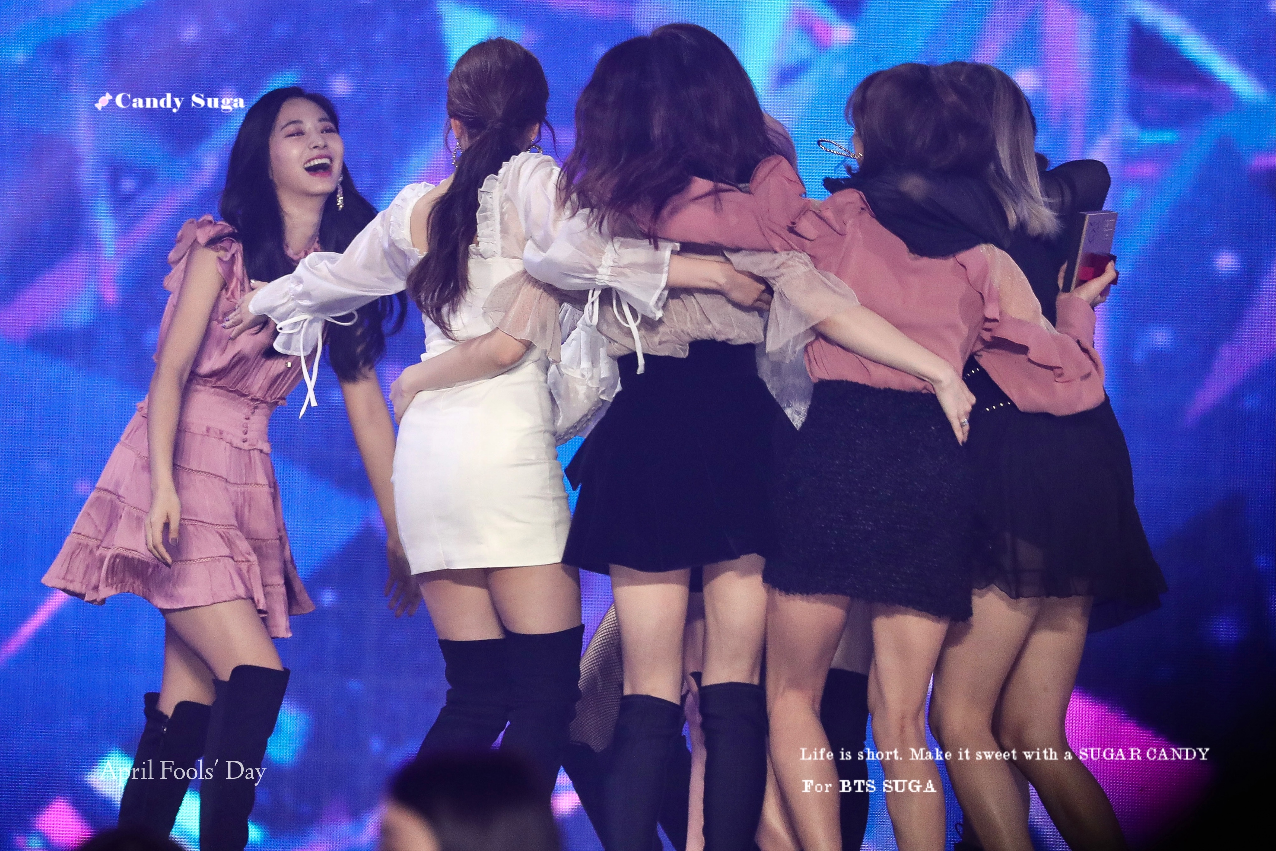 2018-11-06-Twice-and-Tzuyu-Year-end-YoY-Stage-1.jpg