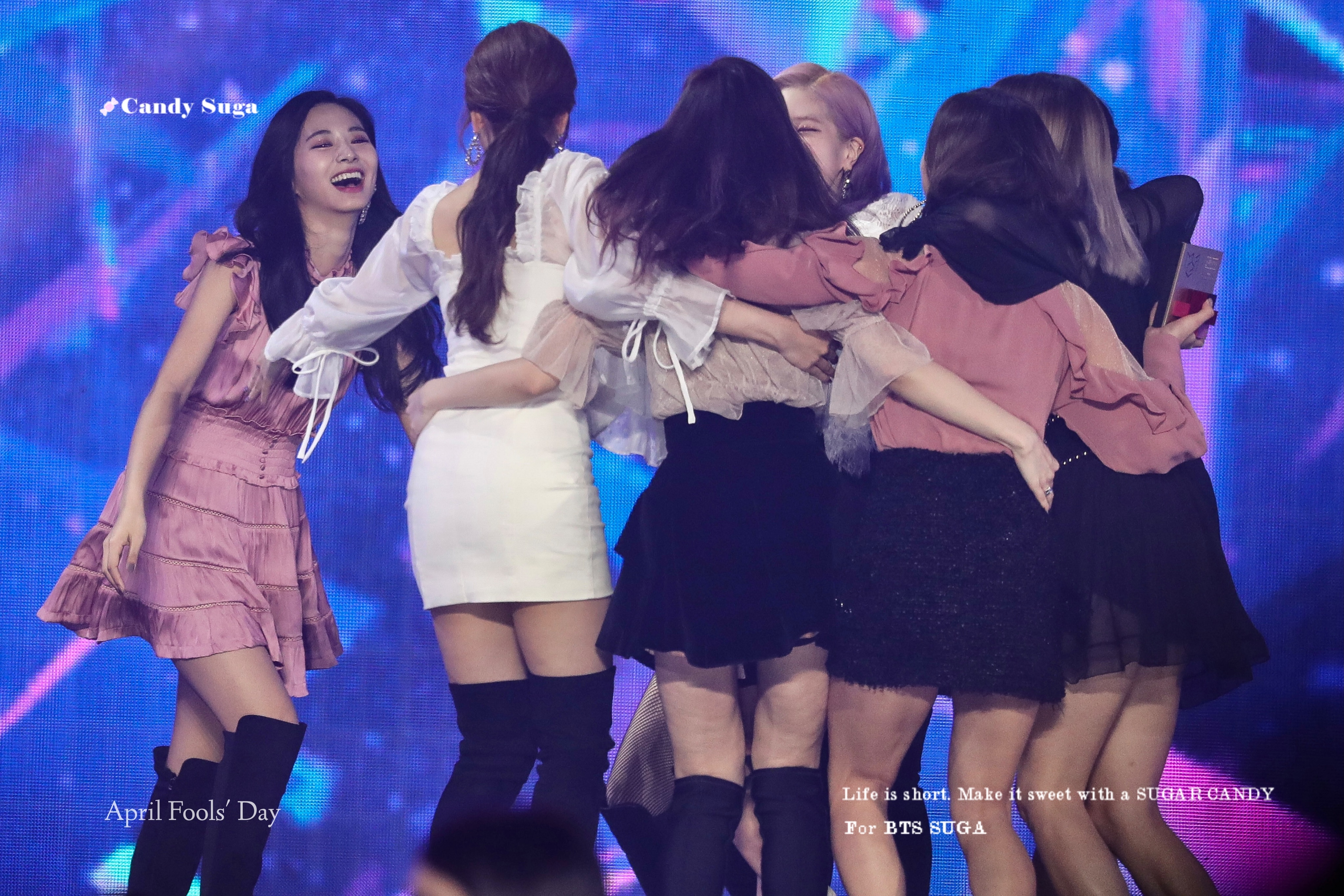 2018-11-06-Twice-and-Tzuyu-Year-end-YoY-Stage-2.jpg