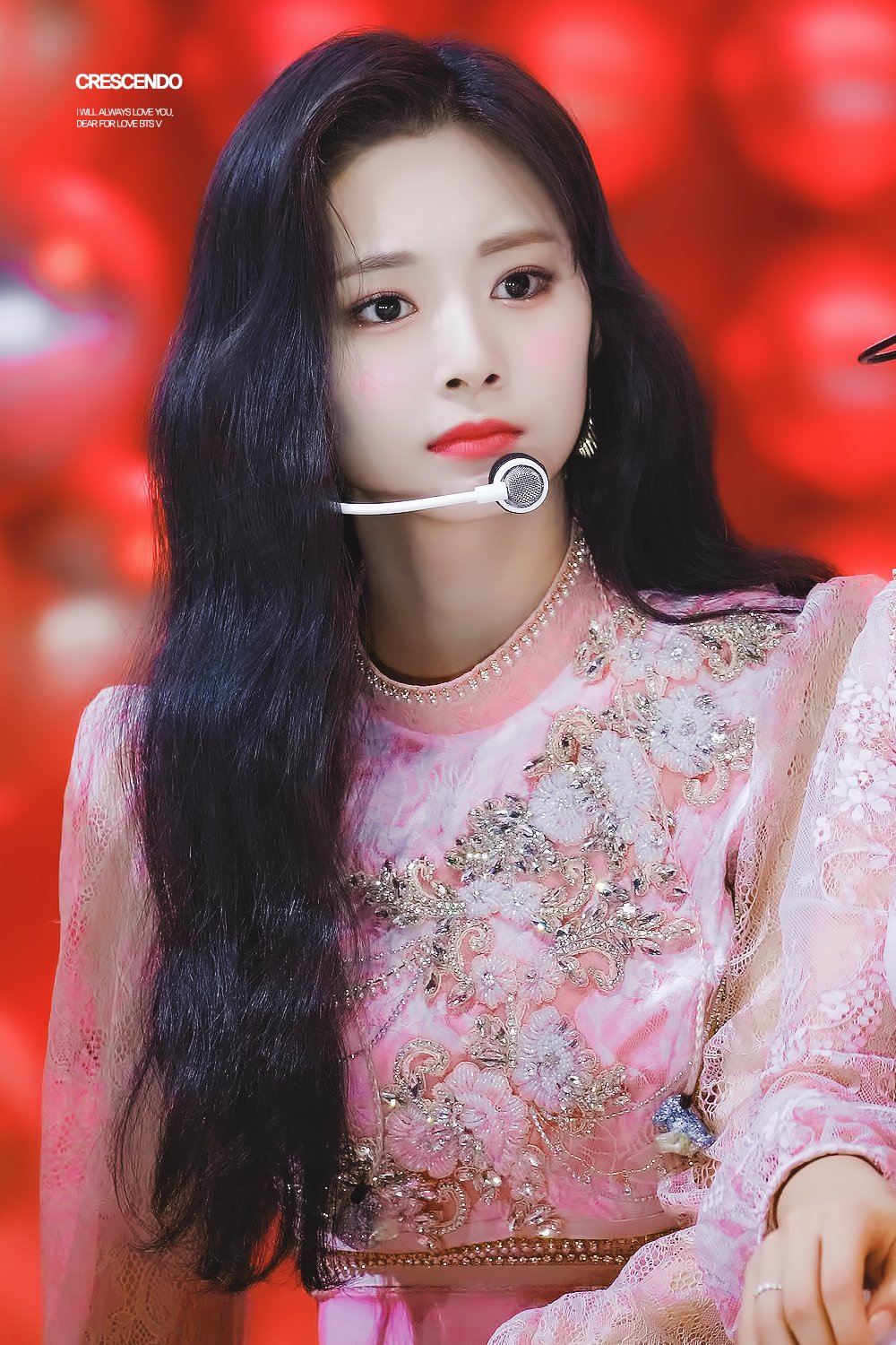 2019-Q4-Brunette-Tzuyu-year-end-stage-1.jpg