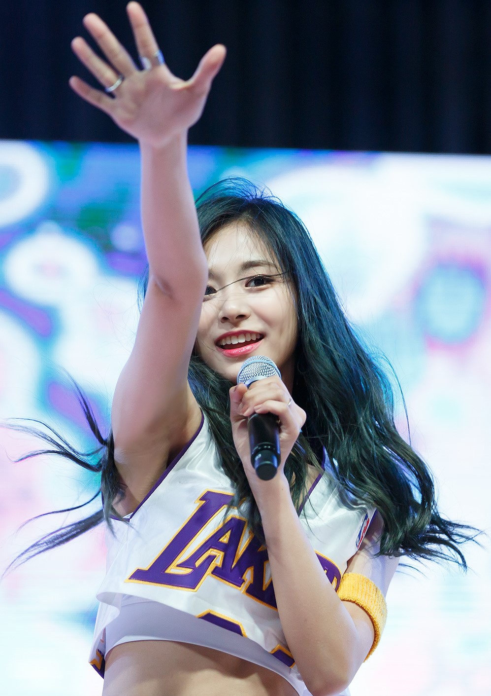 2016-Tzuyu- Seokyeong University Festival (3) Lakers Cheer Leader Outfit.jpg