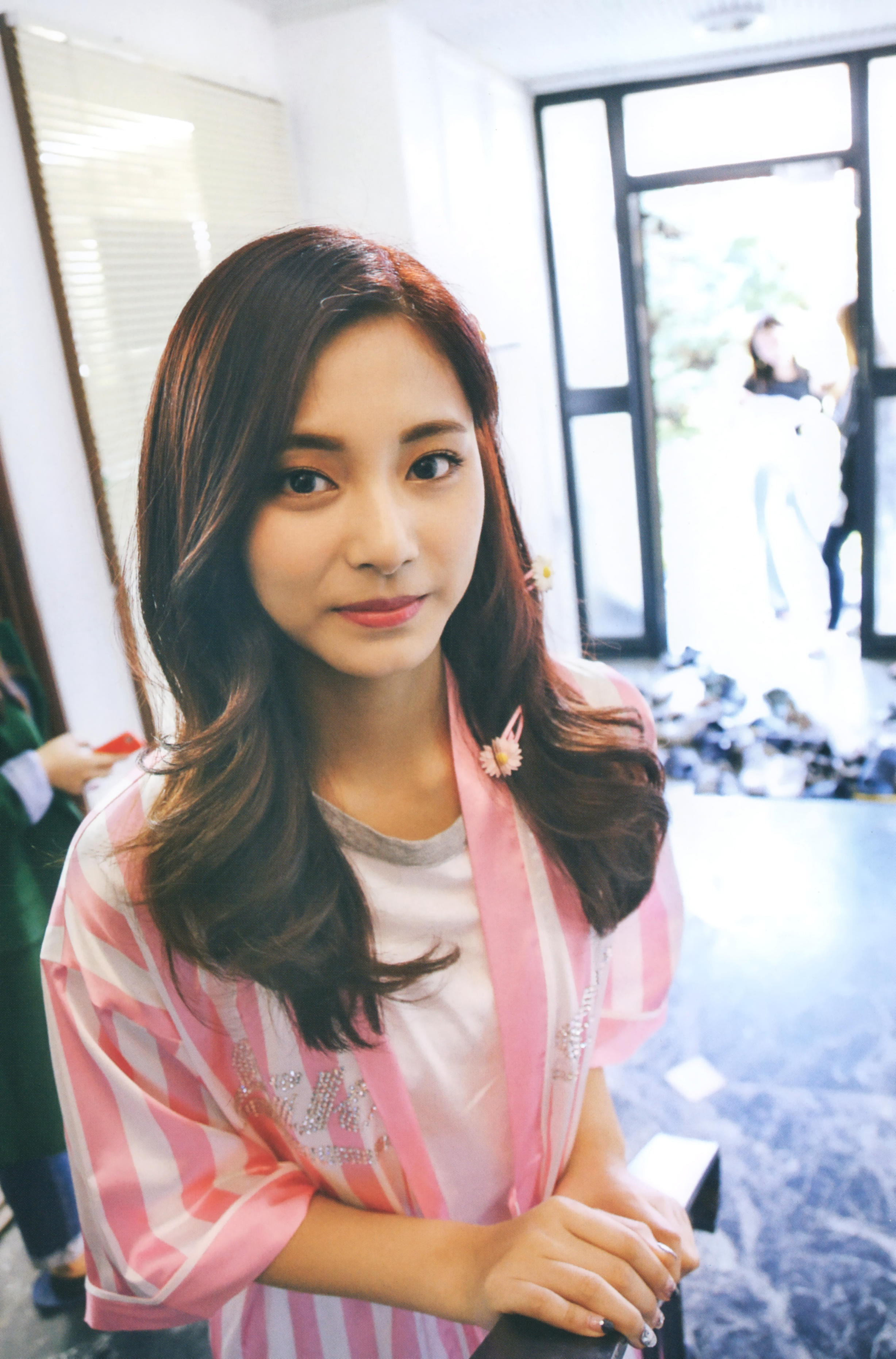 TWICE Tzuyu MONOGRAPH Twicetagram (1).jpg