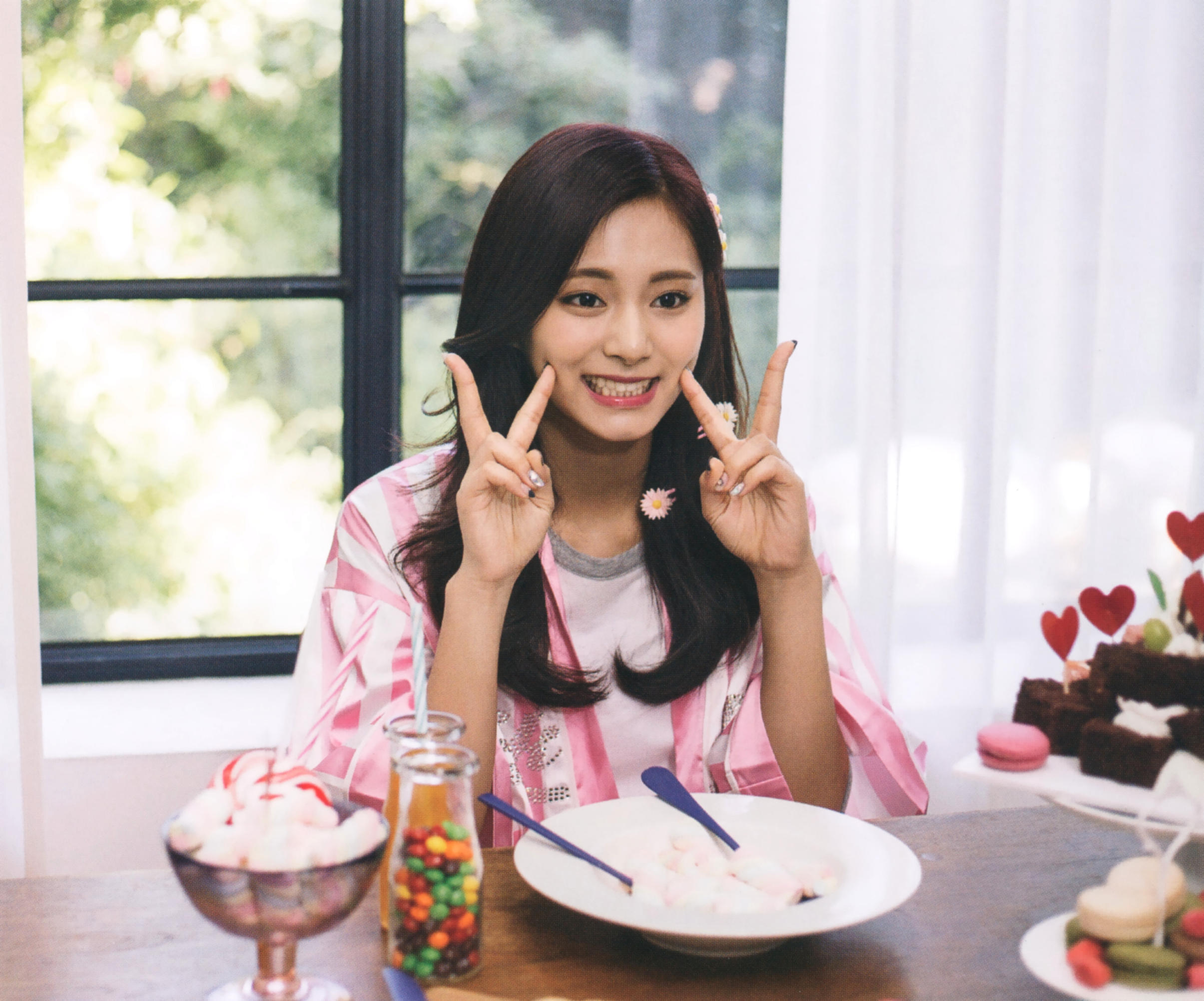 TWICE Tzuyu MONOGRAPH Twicetagram (12).jpg