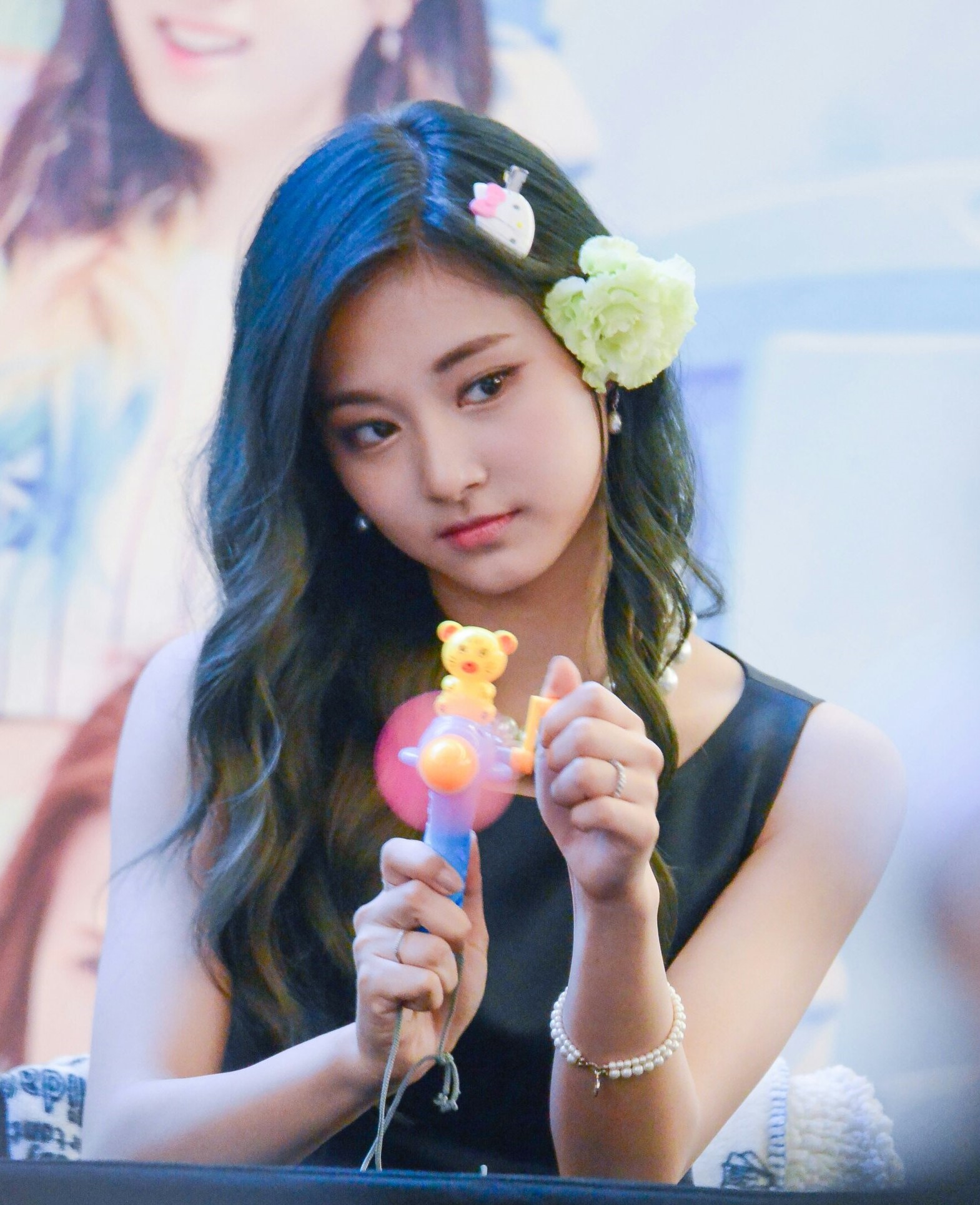 (2016-05-14) Twice Tzuyu in Black Dress  Page Two 4th Fansign @ Yeouido IFC Mall (2).jpg