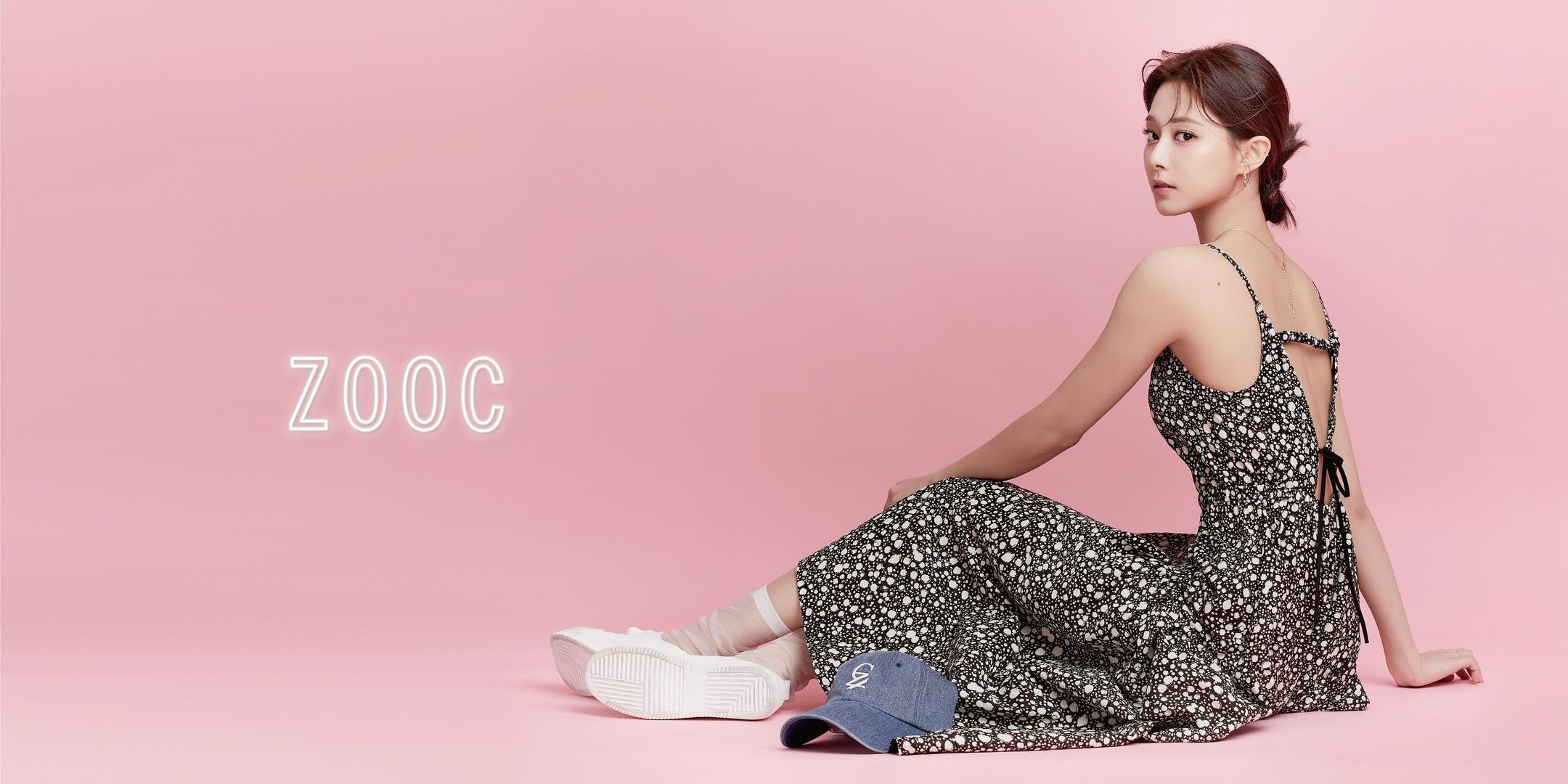 「周子瑜」代言「ZOOC」2022 夏日洋裝「粉點細肩帶連身洋裝」.jpg