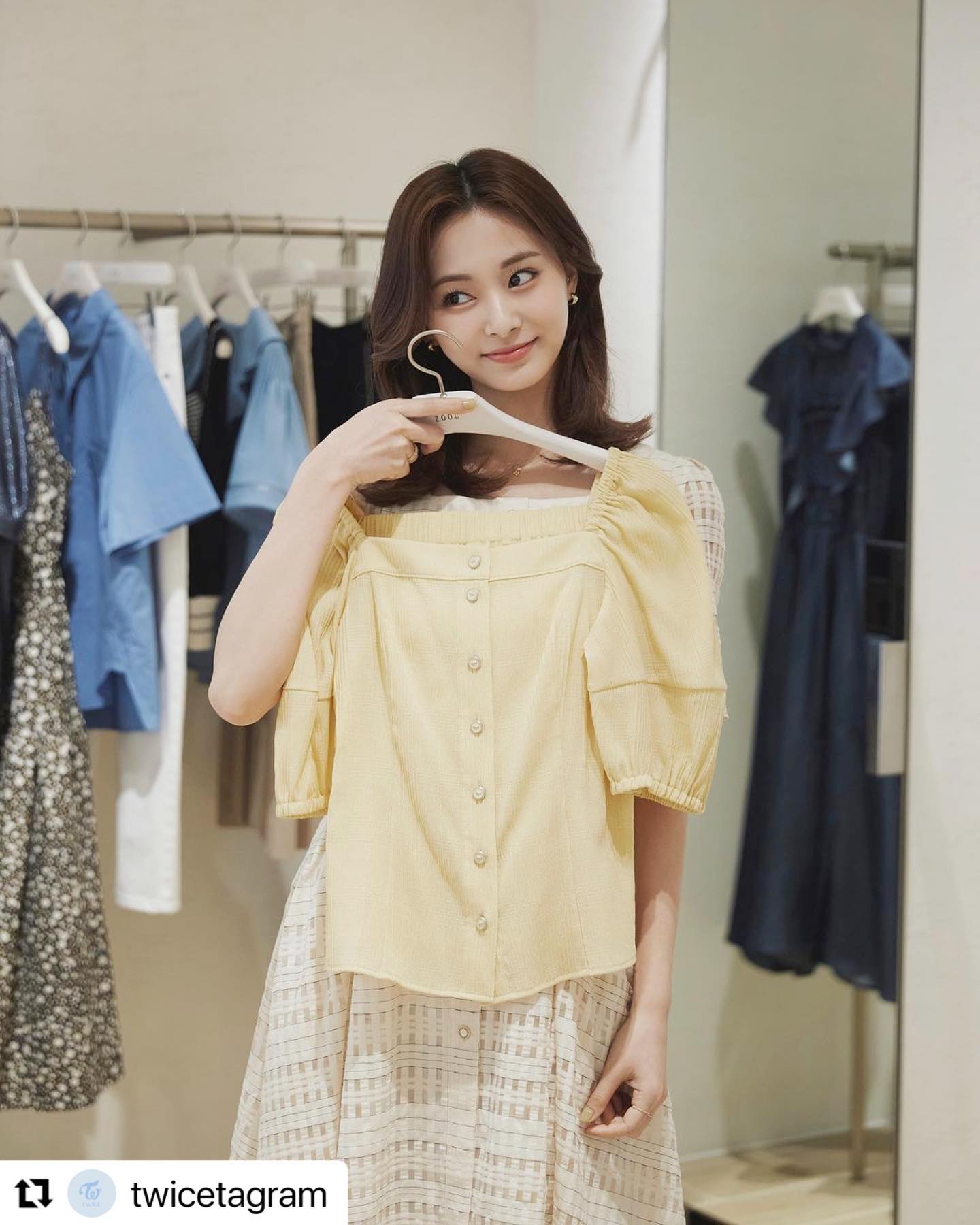 Tzuyu-is-trying-zooc-wear-2022-Summer-Outfit.jpg