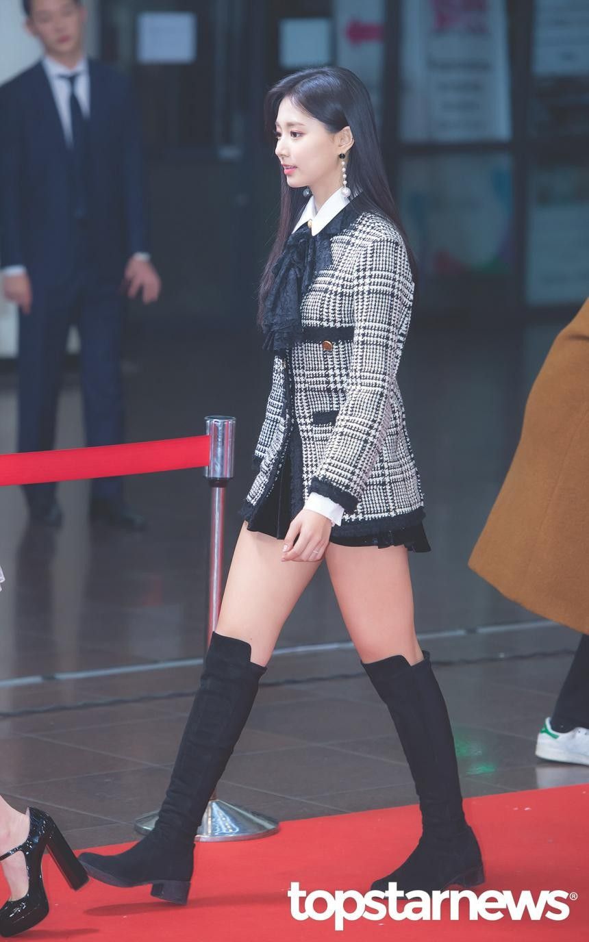 Tzuyu-Knee-High-Botts-Yes-or-Yes-Era-3.jpg