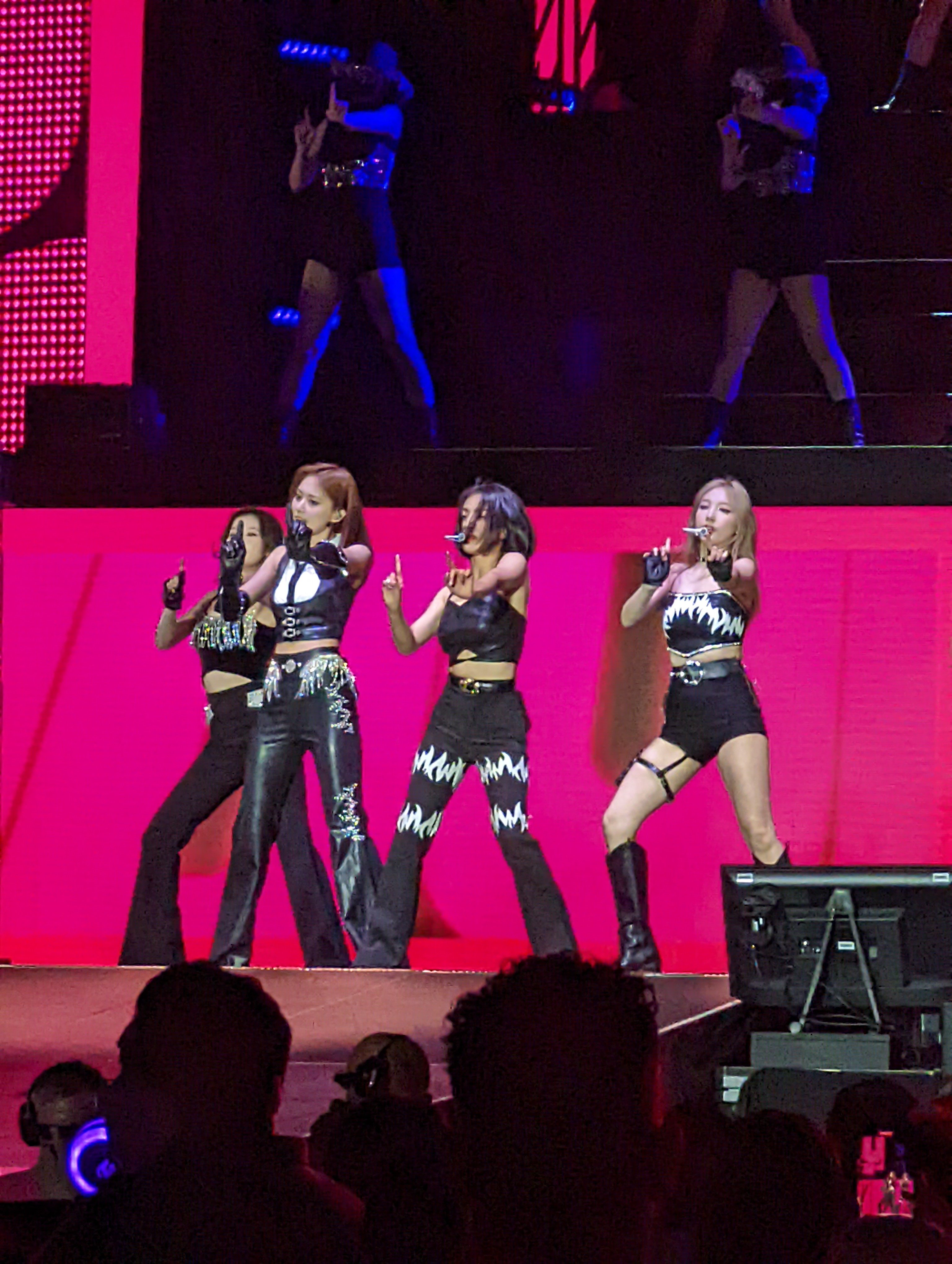 (More and More) Tzuyu-Twice-World-Tour-Encore-2022-05-15-Banc of california stadium.jpg