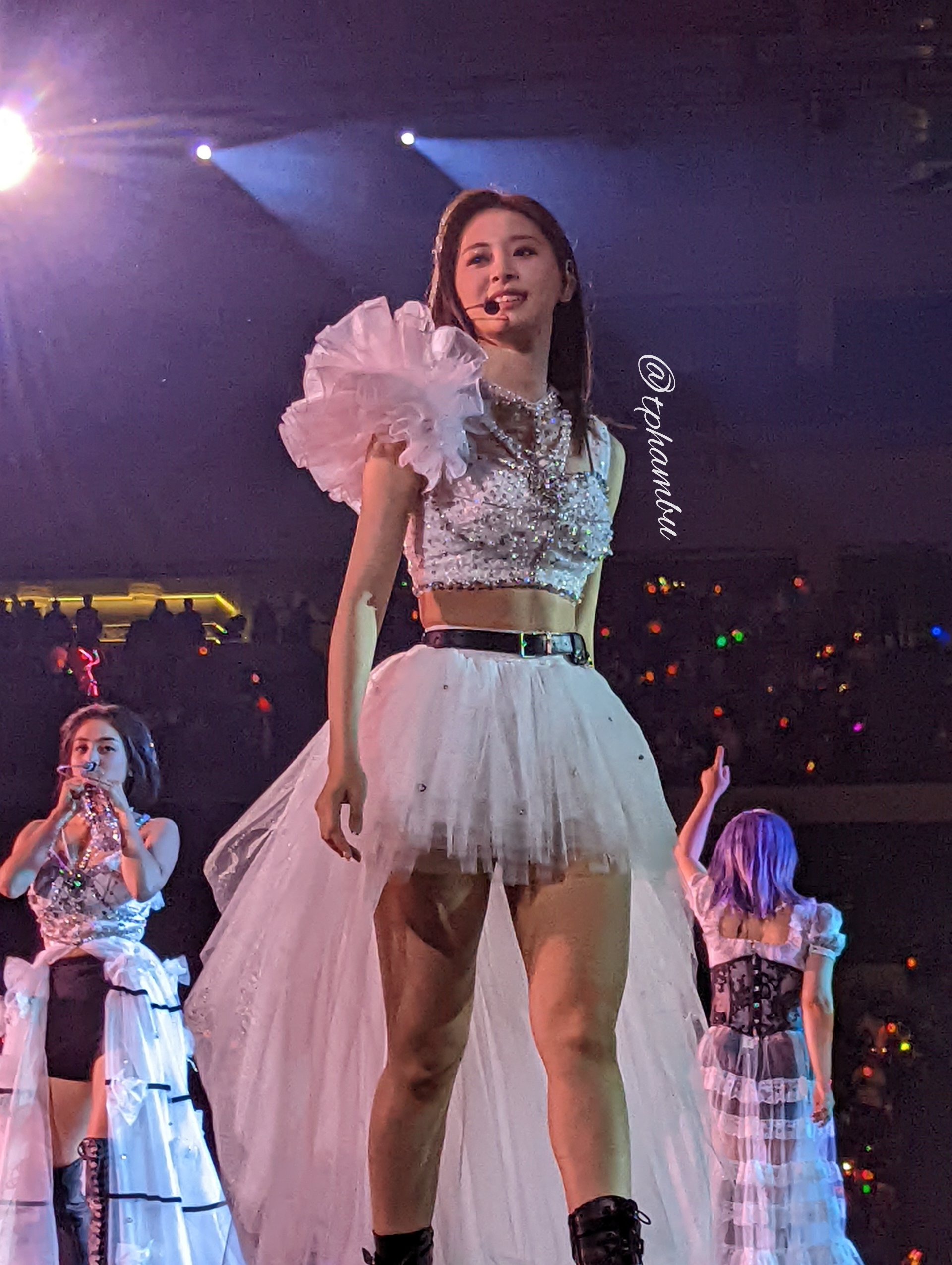 (Tzuyu Abs) Tzuyu-Twice-World-Tour-Encore-2022-05-15-Banc of california stadium.jpg