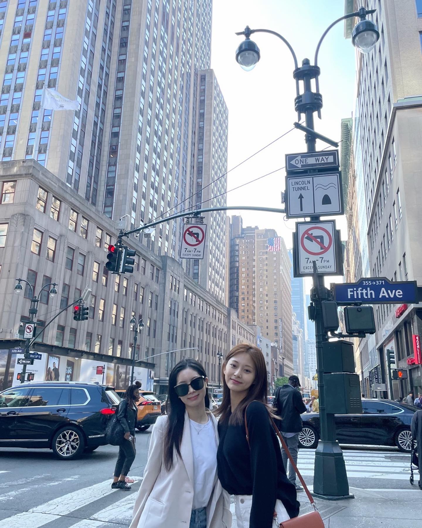 Chou-Tzuyu at New-York-Fifth-Ave-with-Dahyun-2022-May.jpg