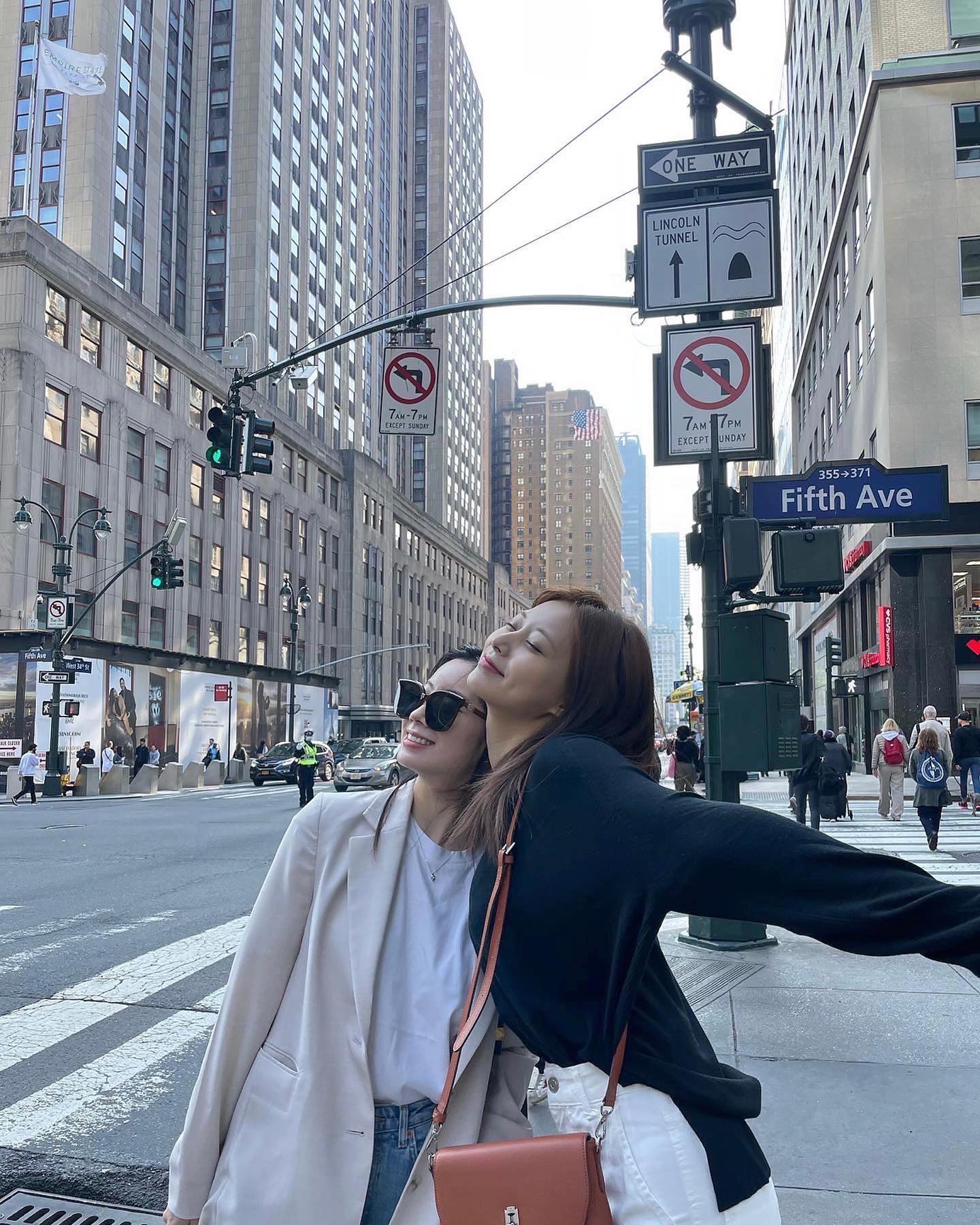 Chou-Tzuyu at New-York-Fifth-Ave-with-Dahyun-2022-05-20.jpg