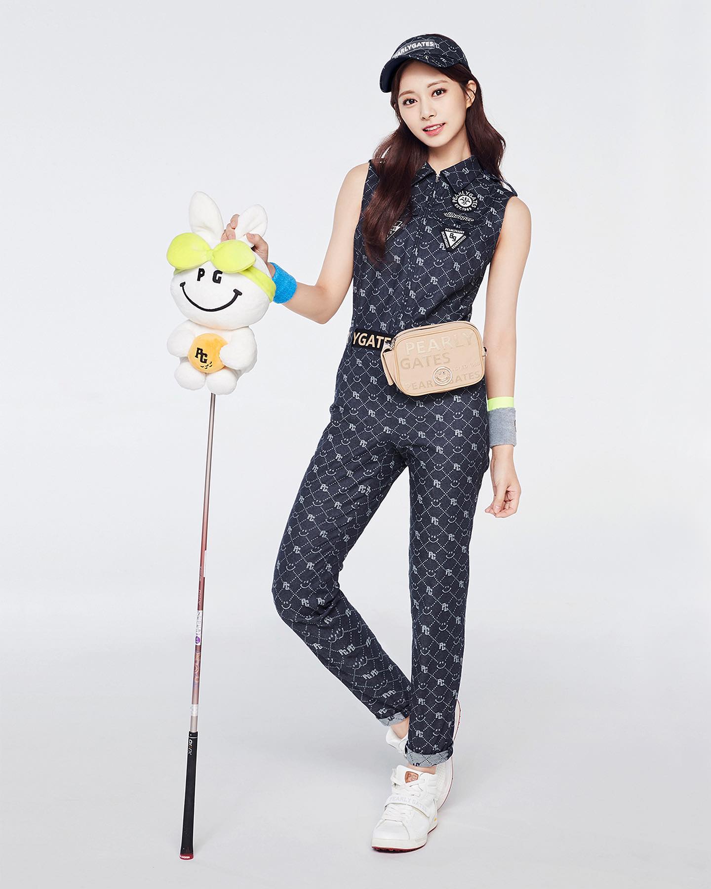 Pearly-Gates-Girl-Golf-Outfit-Tzuyu-2022-Dark-Blue-3.jpg