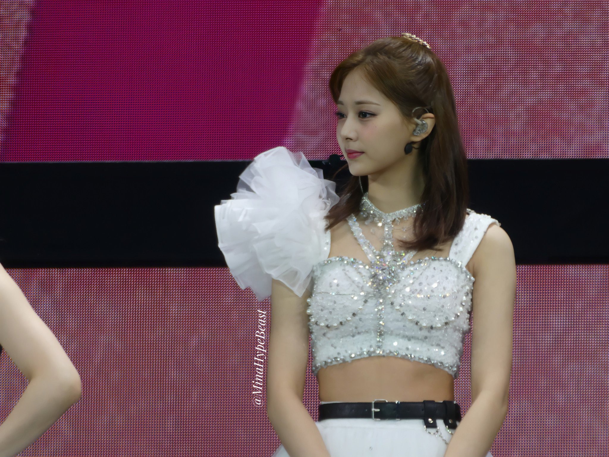 Tzuyu-Concert-Center-4-Side-Profile.jpg