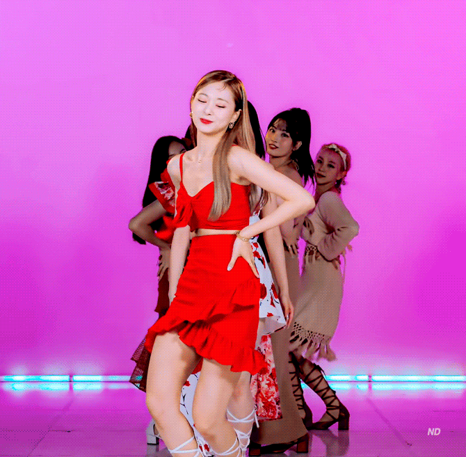 RED DRESS Tzuyu (alcohol free dance) 1.gif