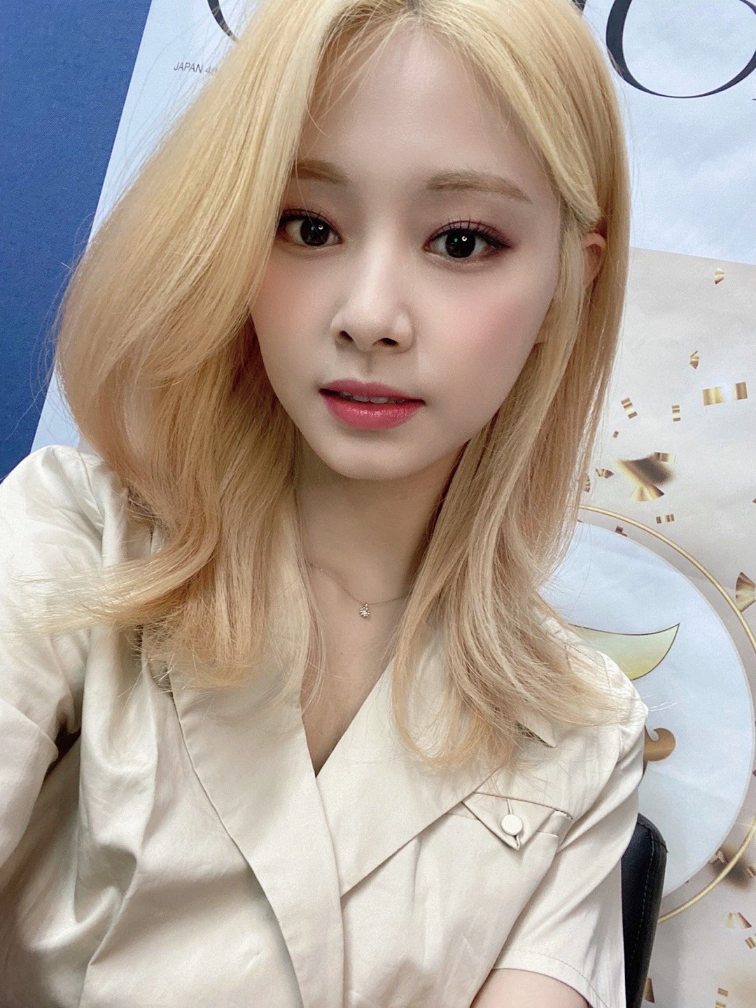 blonde-Tzuyu.jpg