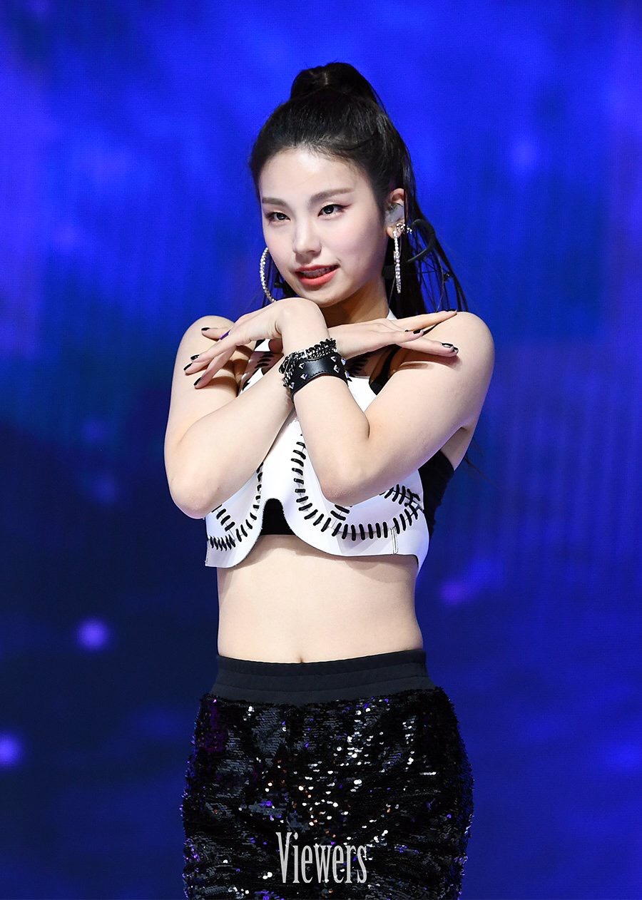 ITZY-Yeji-2019- (06).jpg