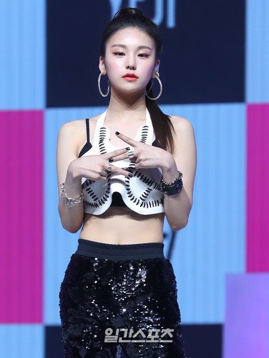 ITZY-Yeji-2019- (07).jpg