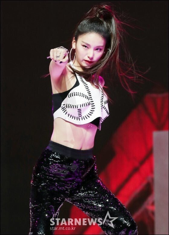 ITZY-Yeji-2019- (08).jpg