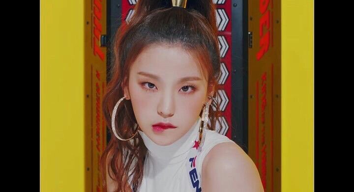 ITZY-Yeji-2019- (19).jpg