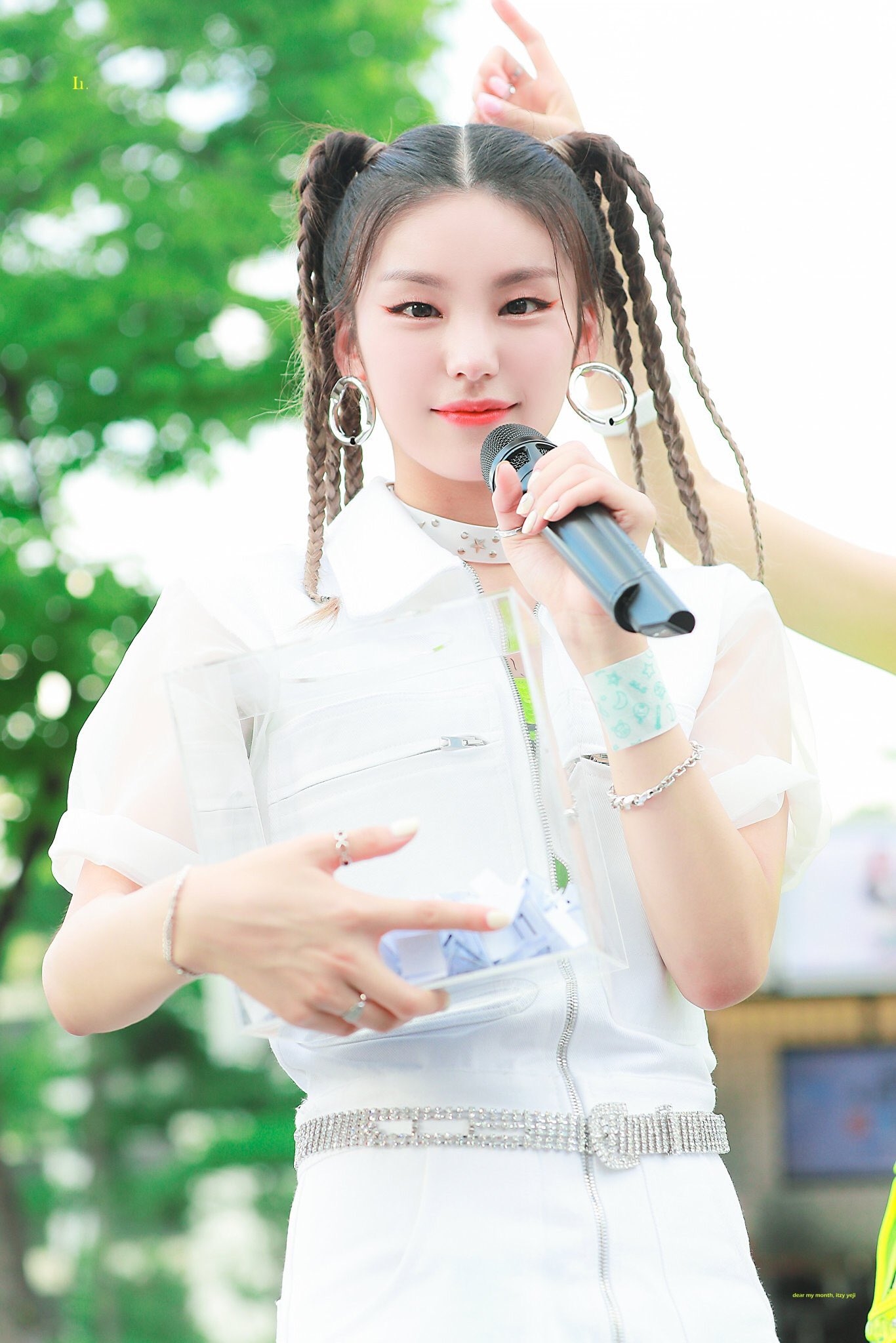 ITZY-Yeji-2019- (46).jpg