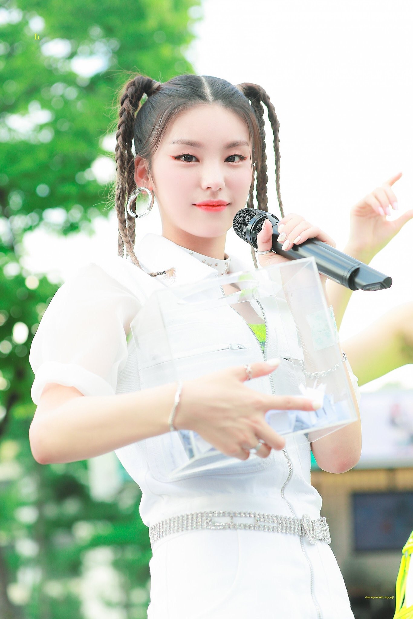 ITZY-Yeji-2019- (47).jpg