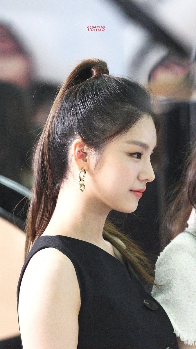 ITZY-Yeji-2019- (48).jpg