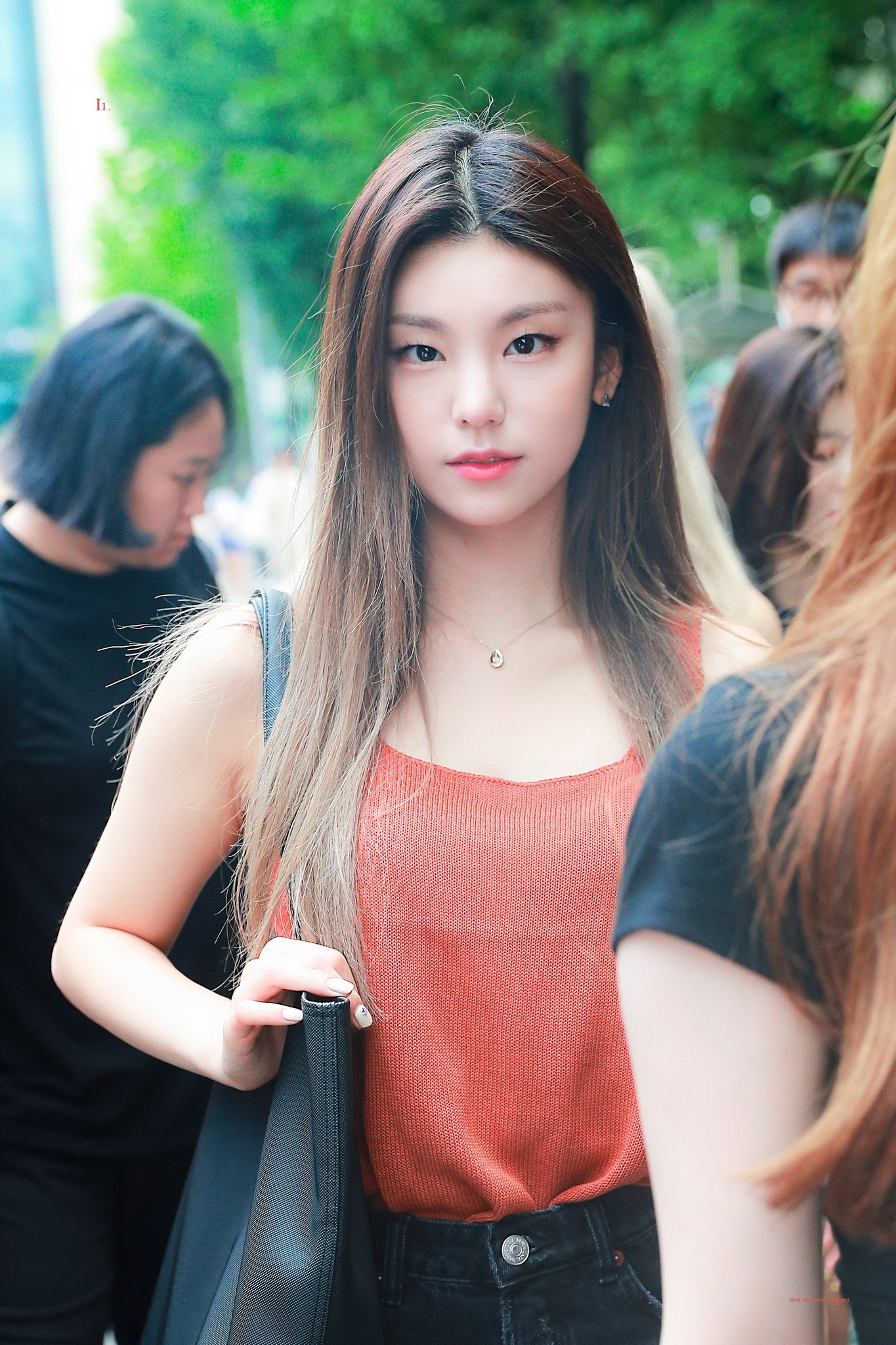 ITZY-Yeji-2019- (69).jpg