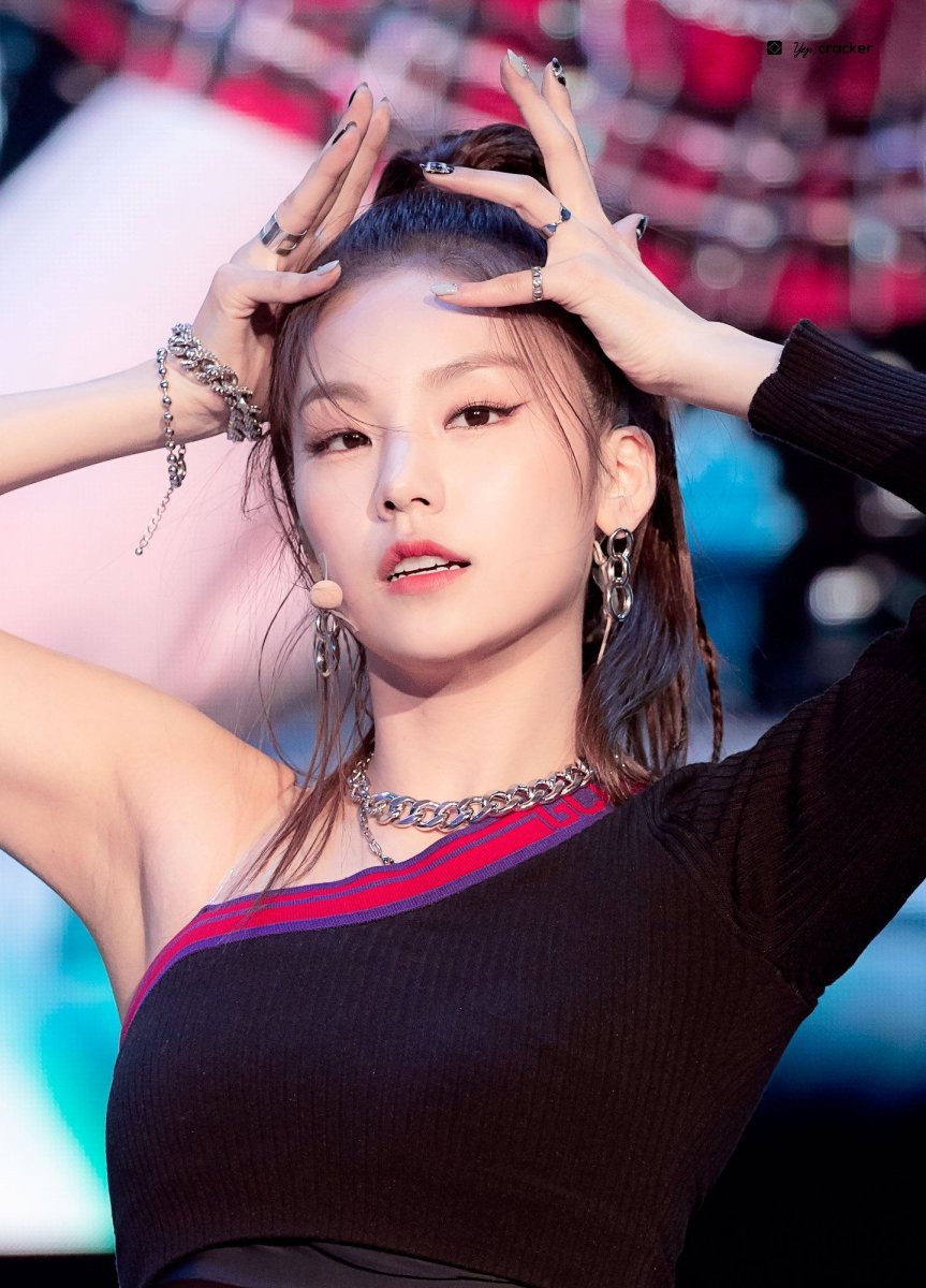 ITZY-Yeji-2020 (12).jpg