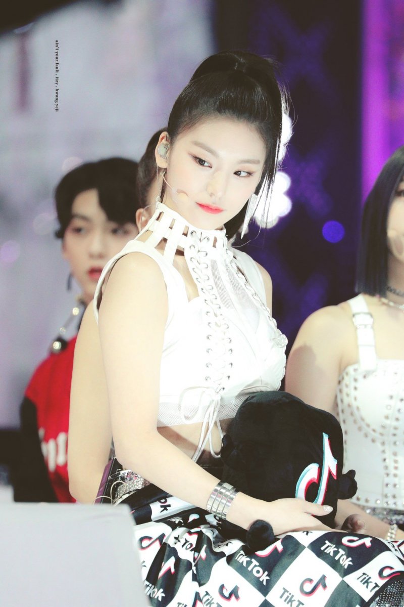 ITZY-Yeji-2020 (23).jpg