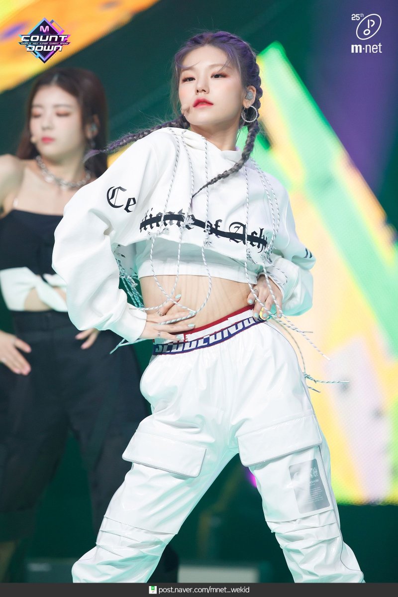 ITZY-Yeji-2020 (37).jpg