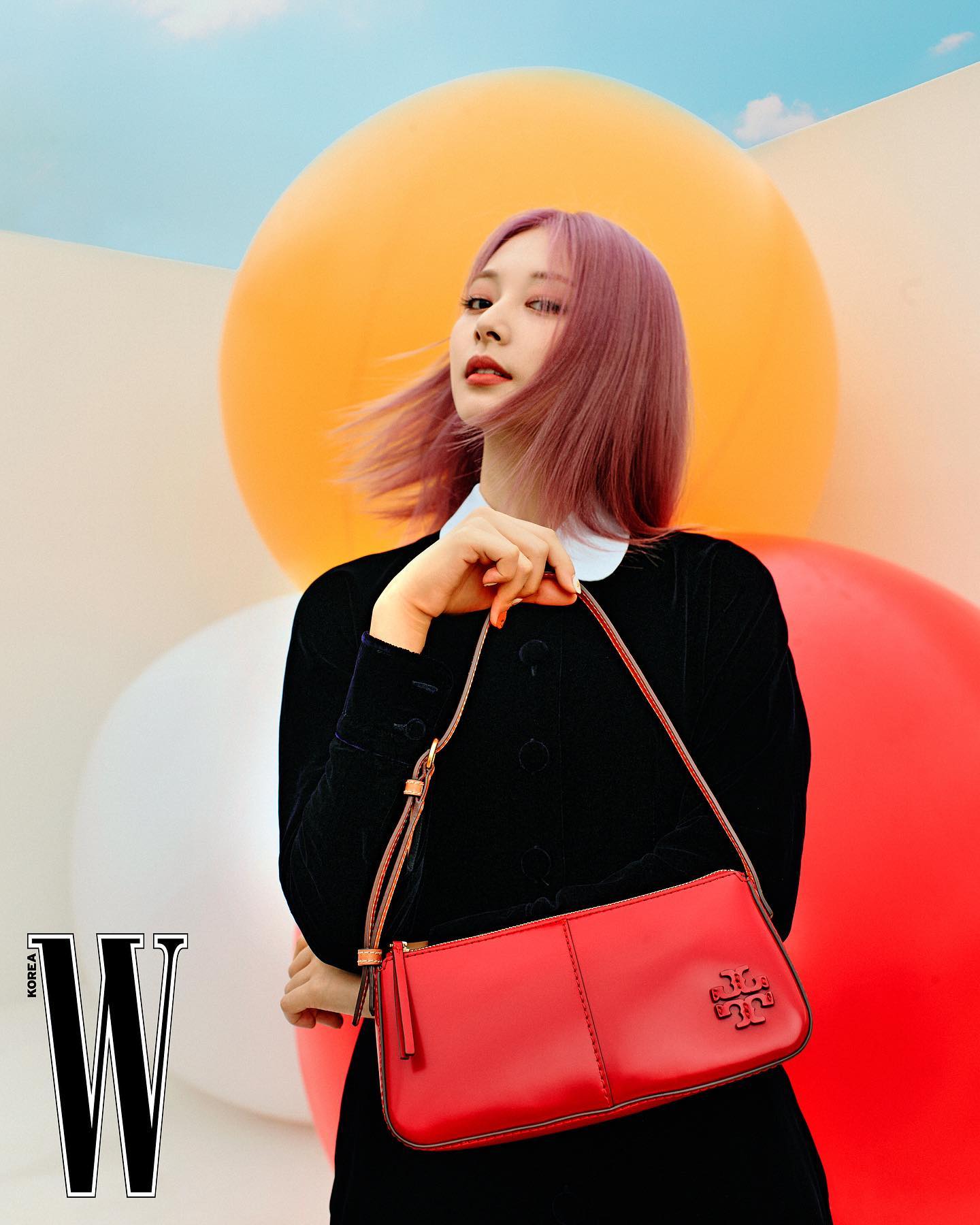 TORY BURCH x Chou-Tzuyu (W KOREA) 2022-09-15 (Red-Tory-Burch-Bag).jpg