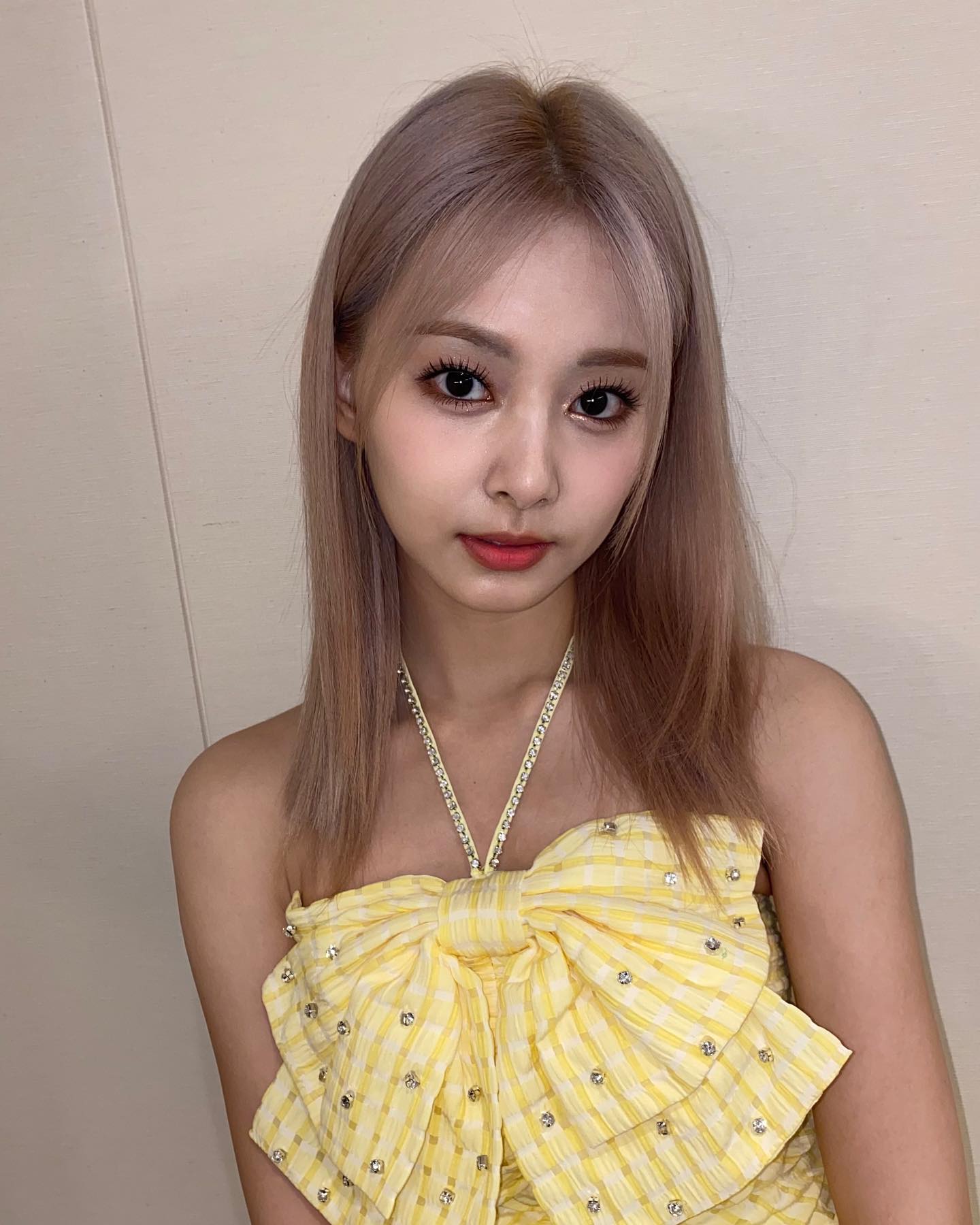 Yellow-Dress-Chou-Tzuyu-5.jpg