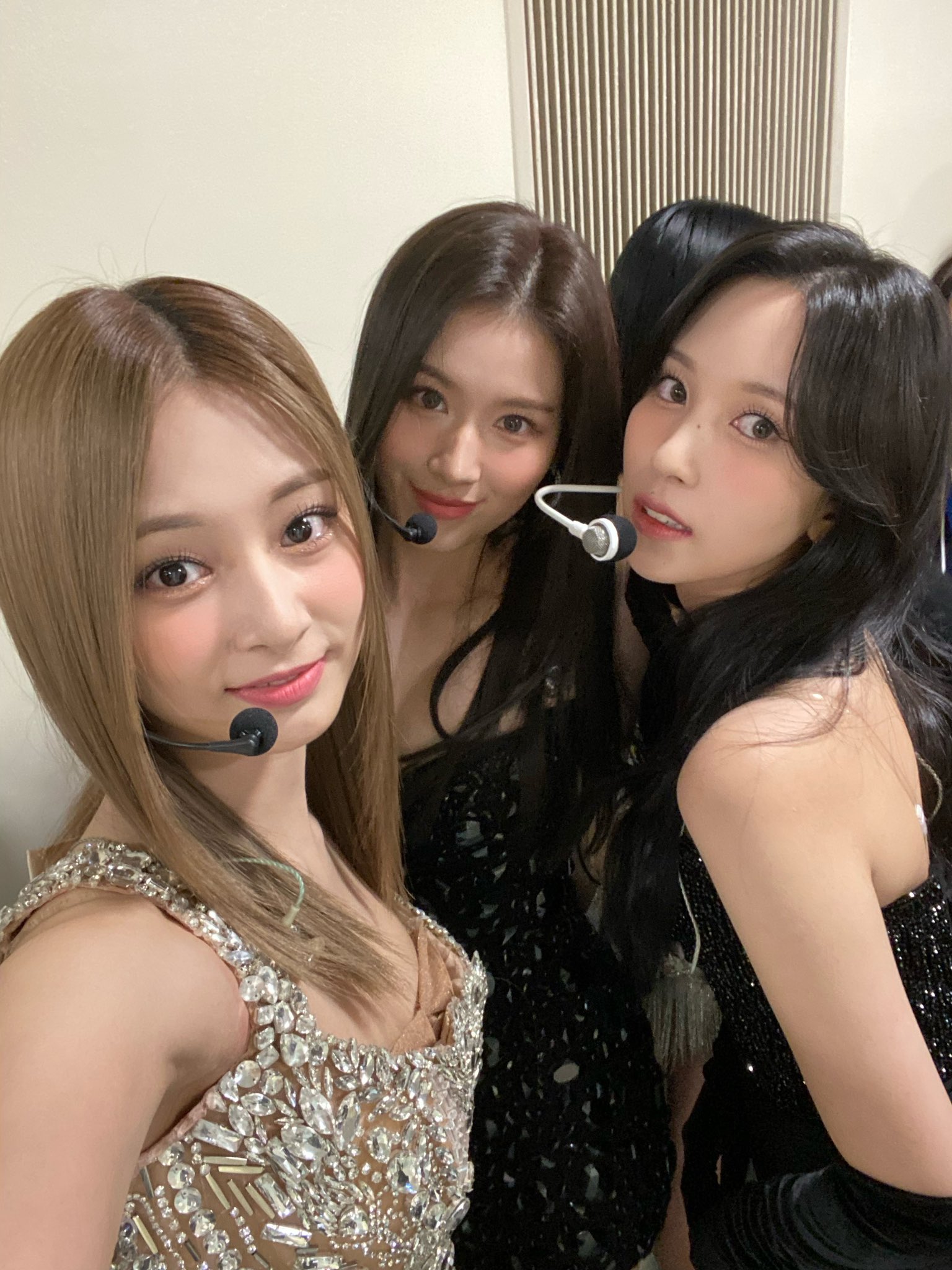 Tzuyu-SANA-MINA-NHK-2022-12-31.jpg