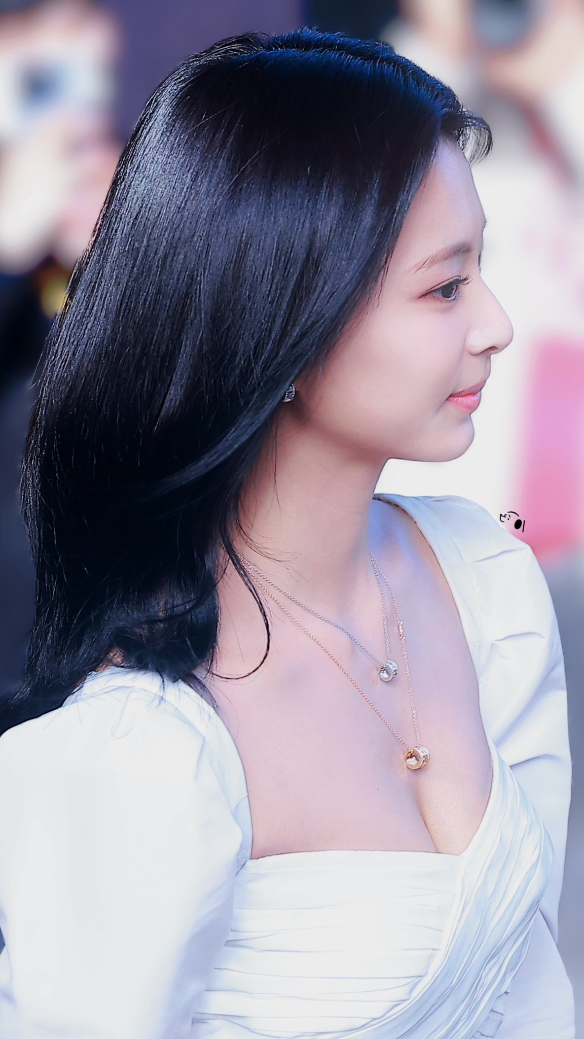 2023-11-08-Tzuyu-attend-DAMIANI-event-05.jpg