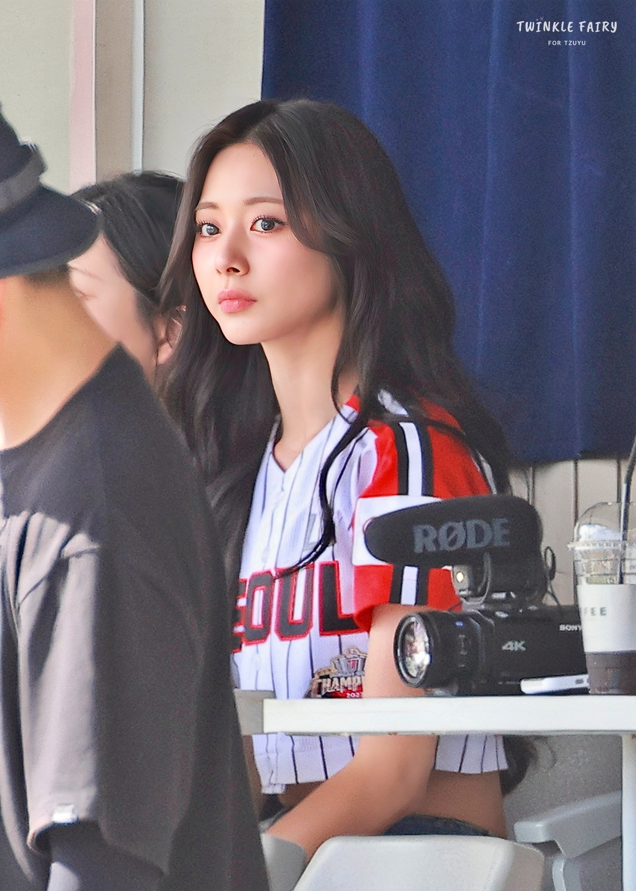 Tzuyu 2024 LG-Twins-Baseball-Ceremonial first pitch-03.jpg